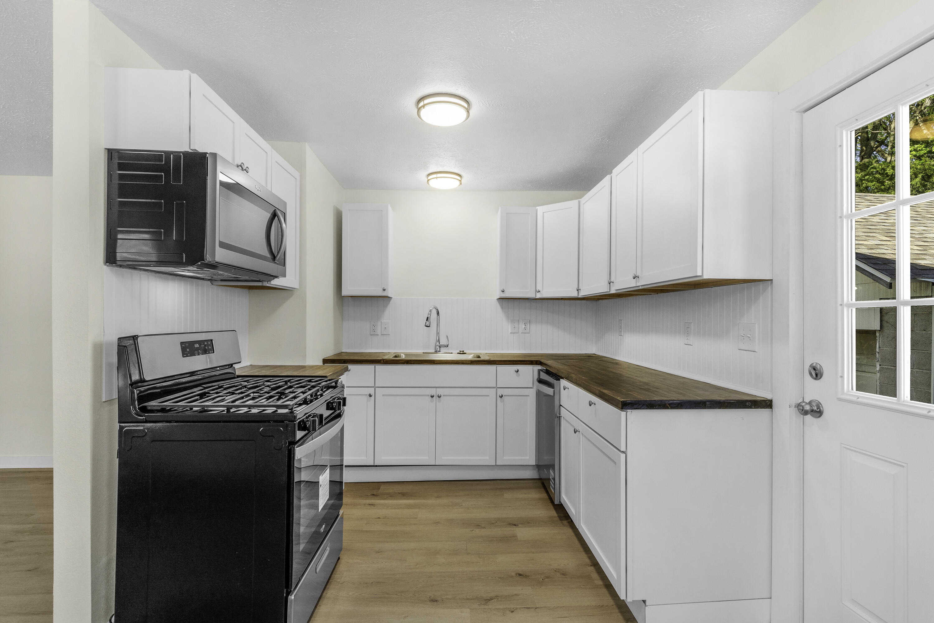 734 South New Avenue Property Photo 13
