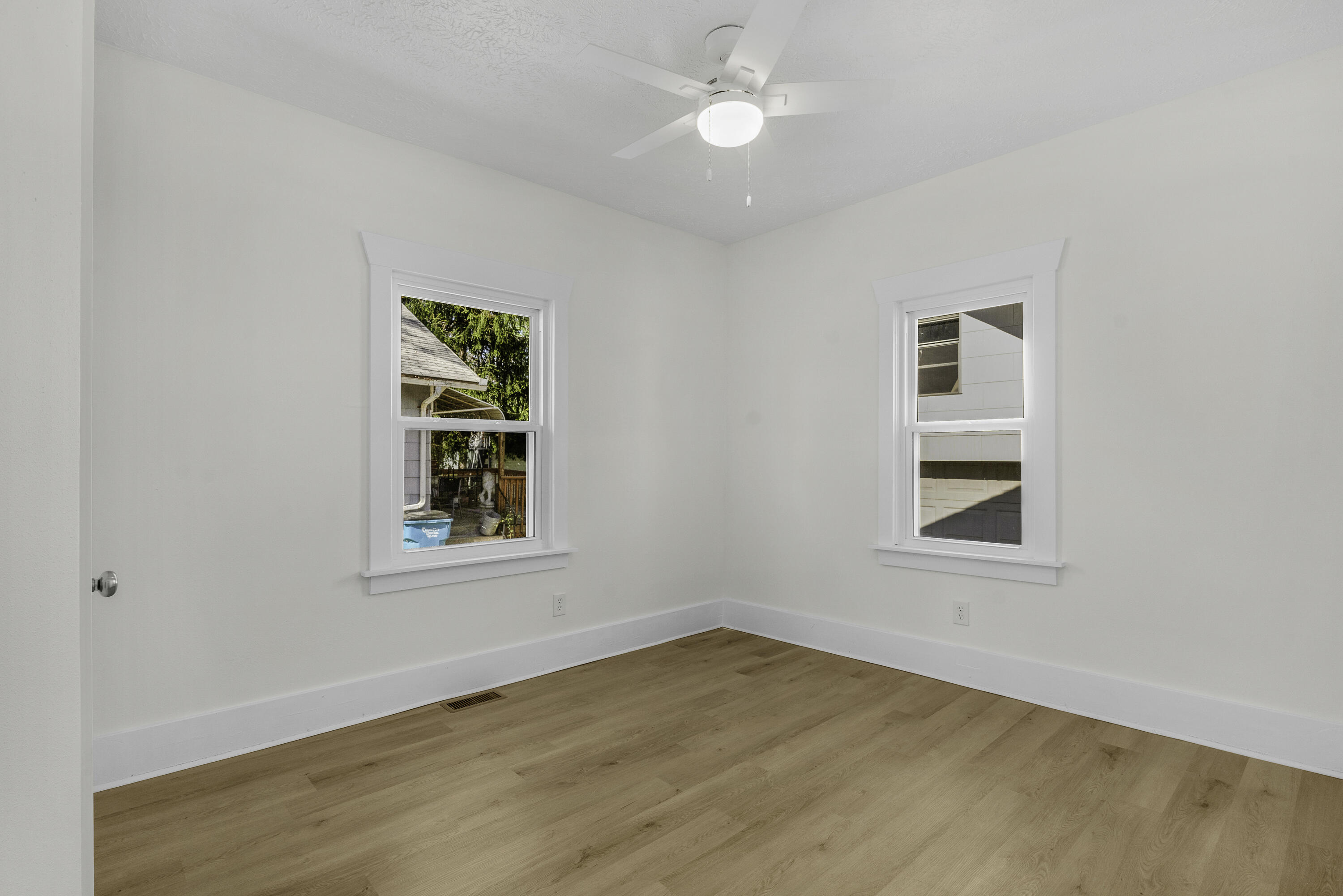 734 South New Avenue Property Photo 16