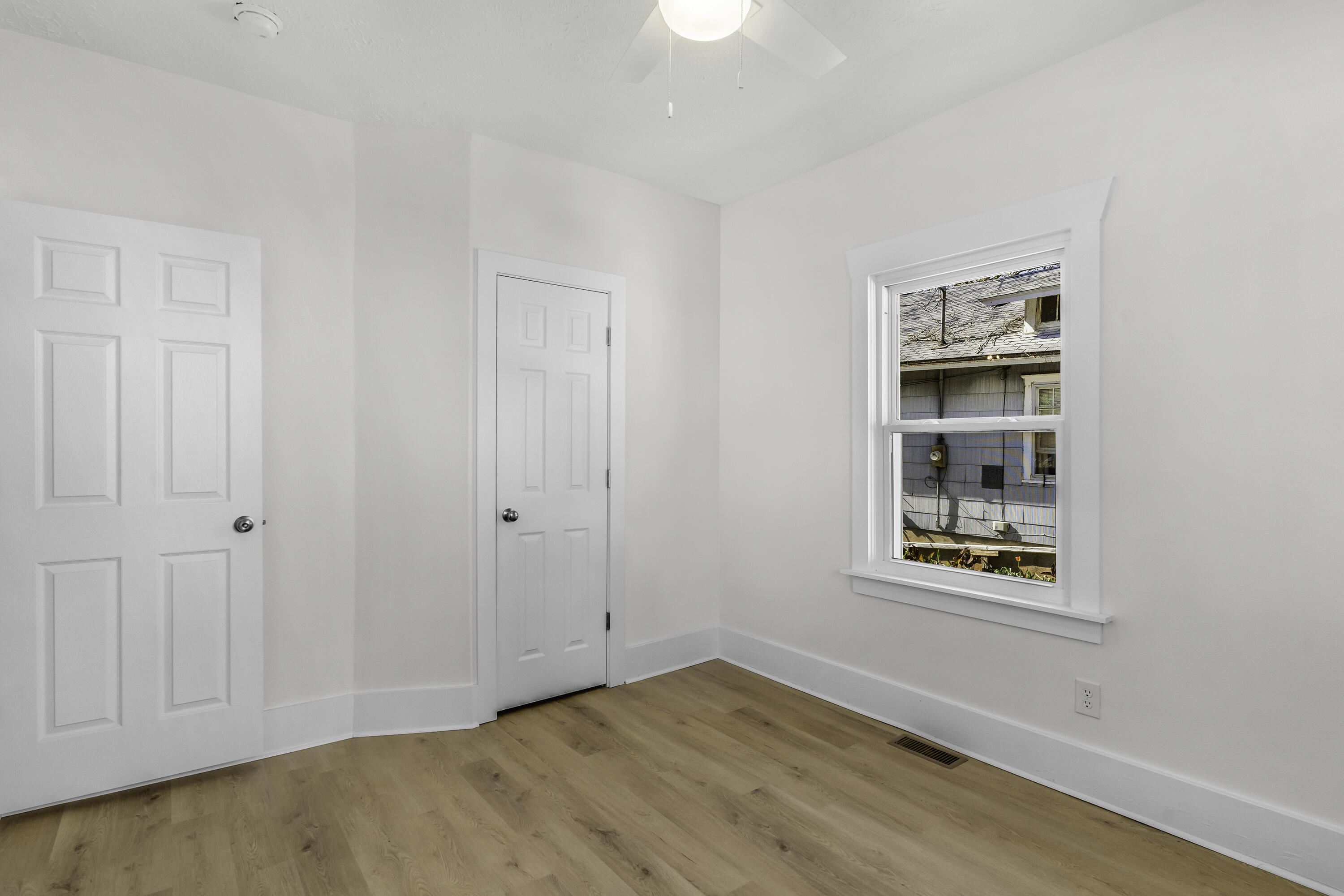 734 South New Avenue Property Photo 18