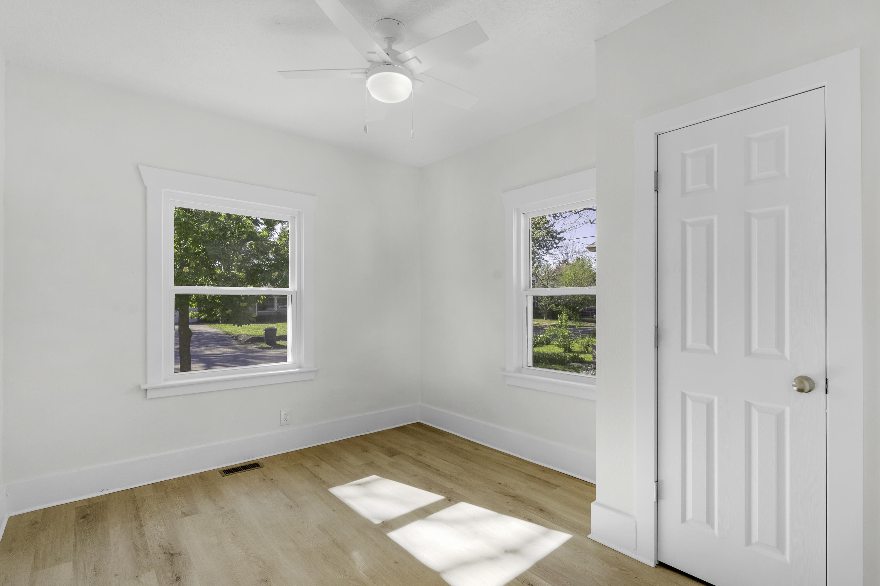 734 South New Avenue Property Photo 20