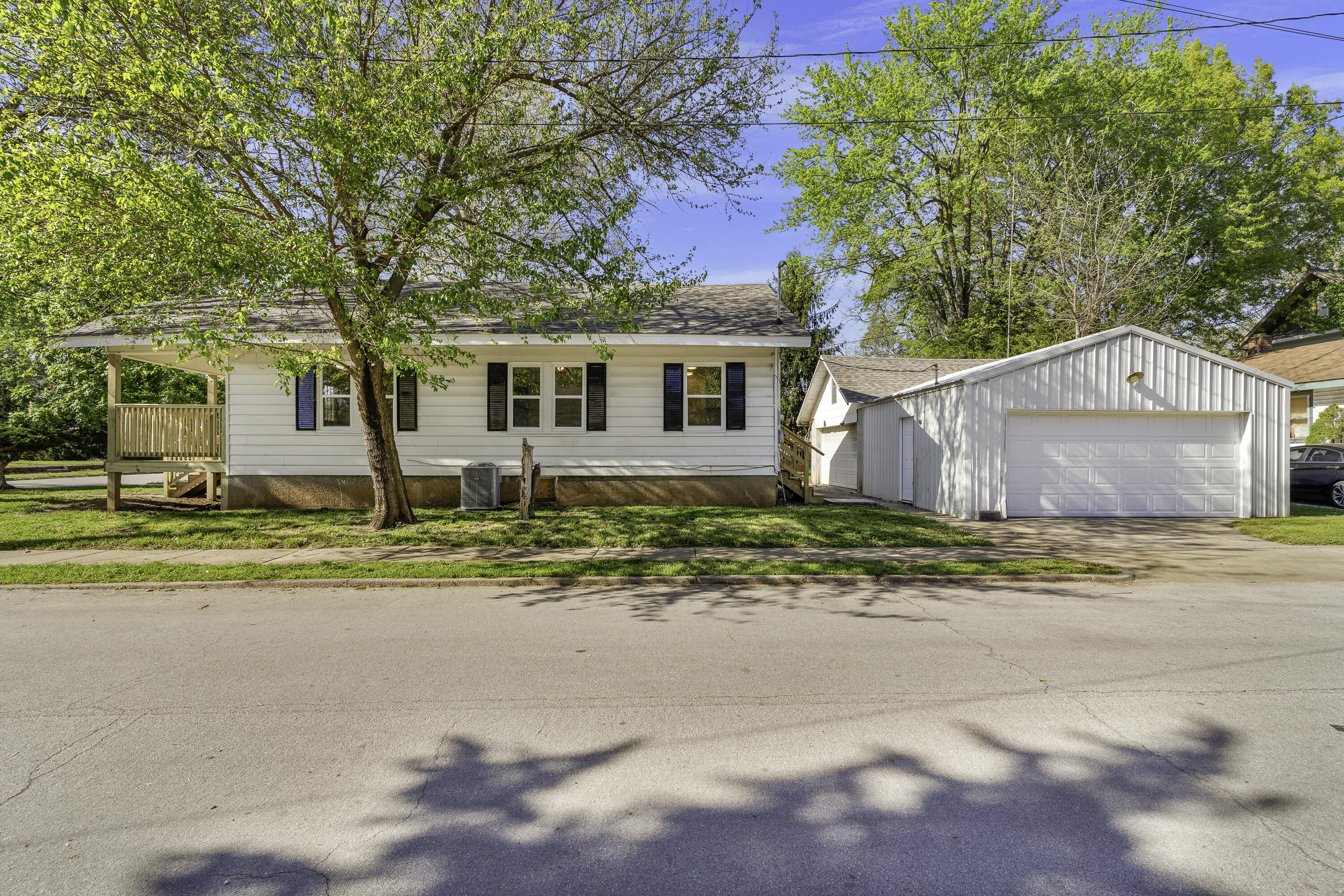 734 South New Avenue Property Photo 24