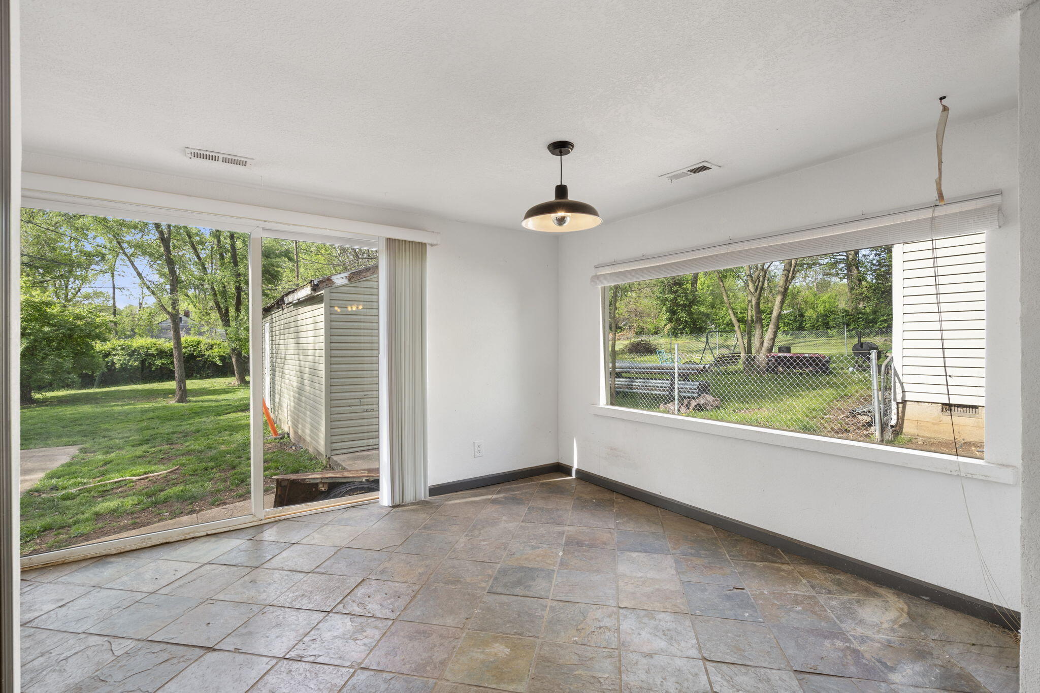 2822 West College Street Property Photo 10