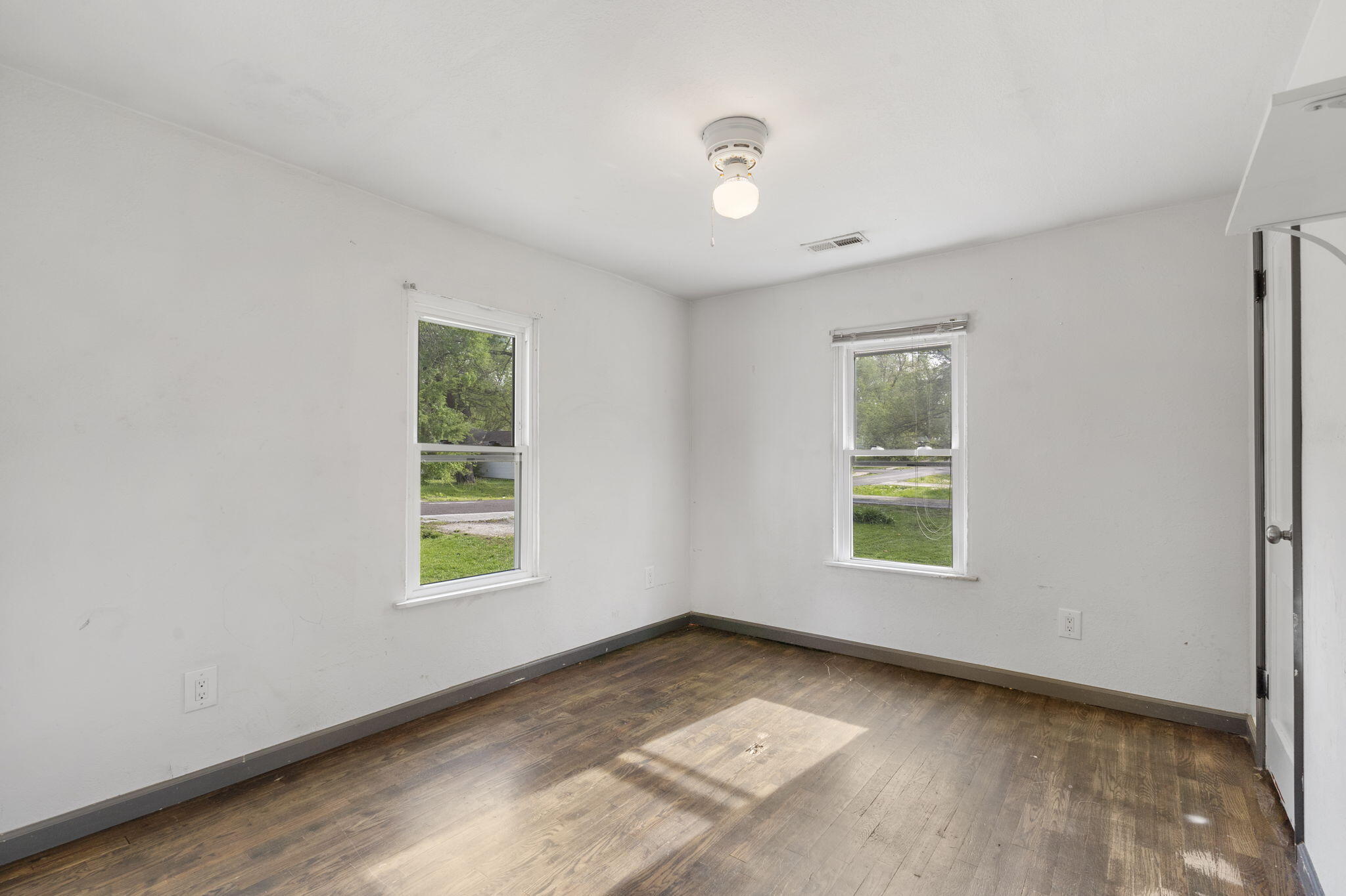 2822 West College Street Property Photo 12