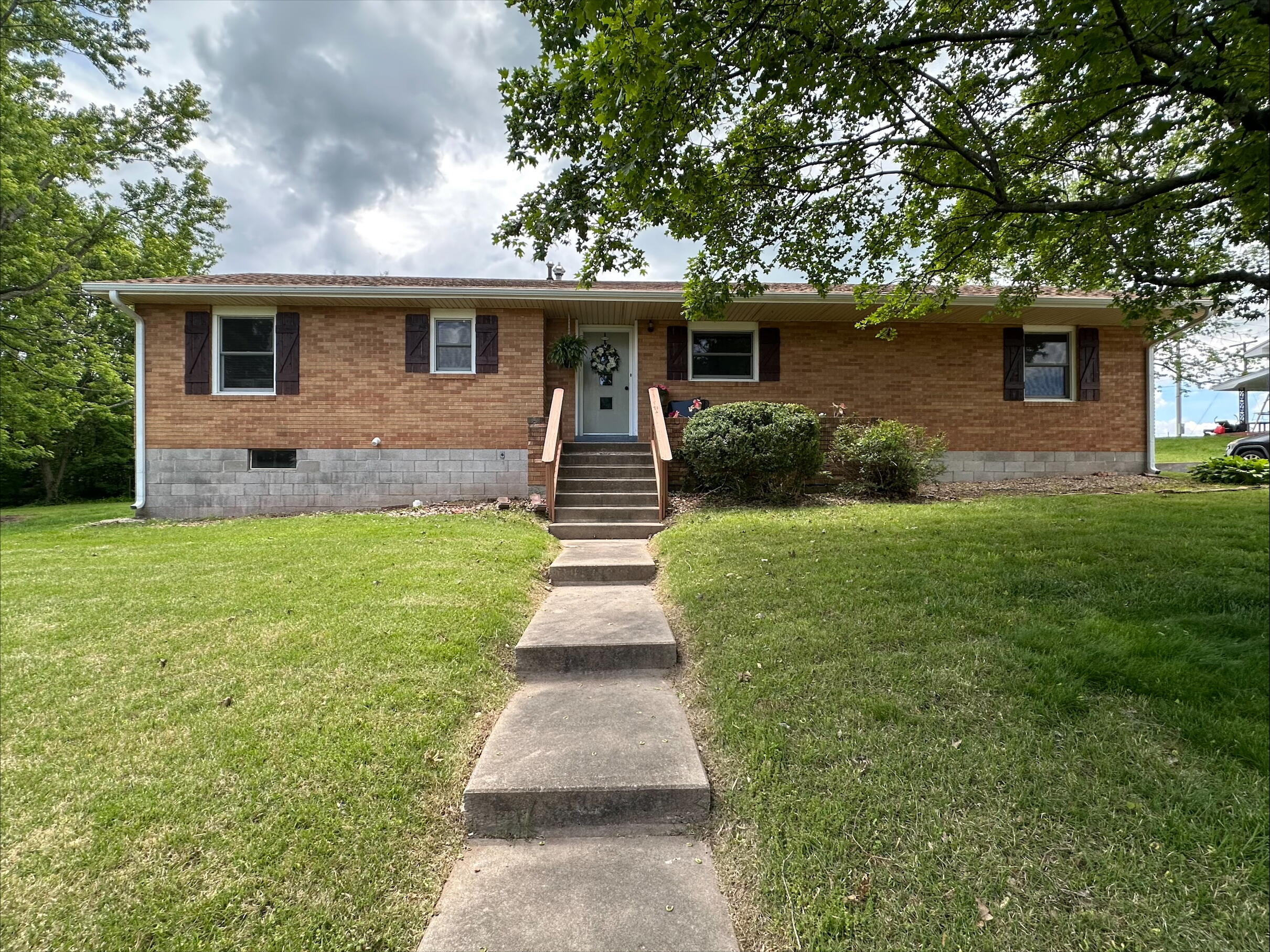 203 Roberts Drive Property Photo 1