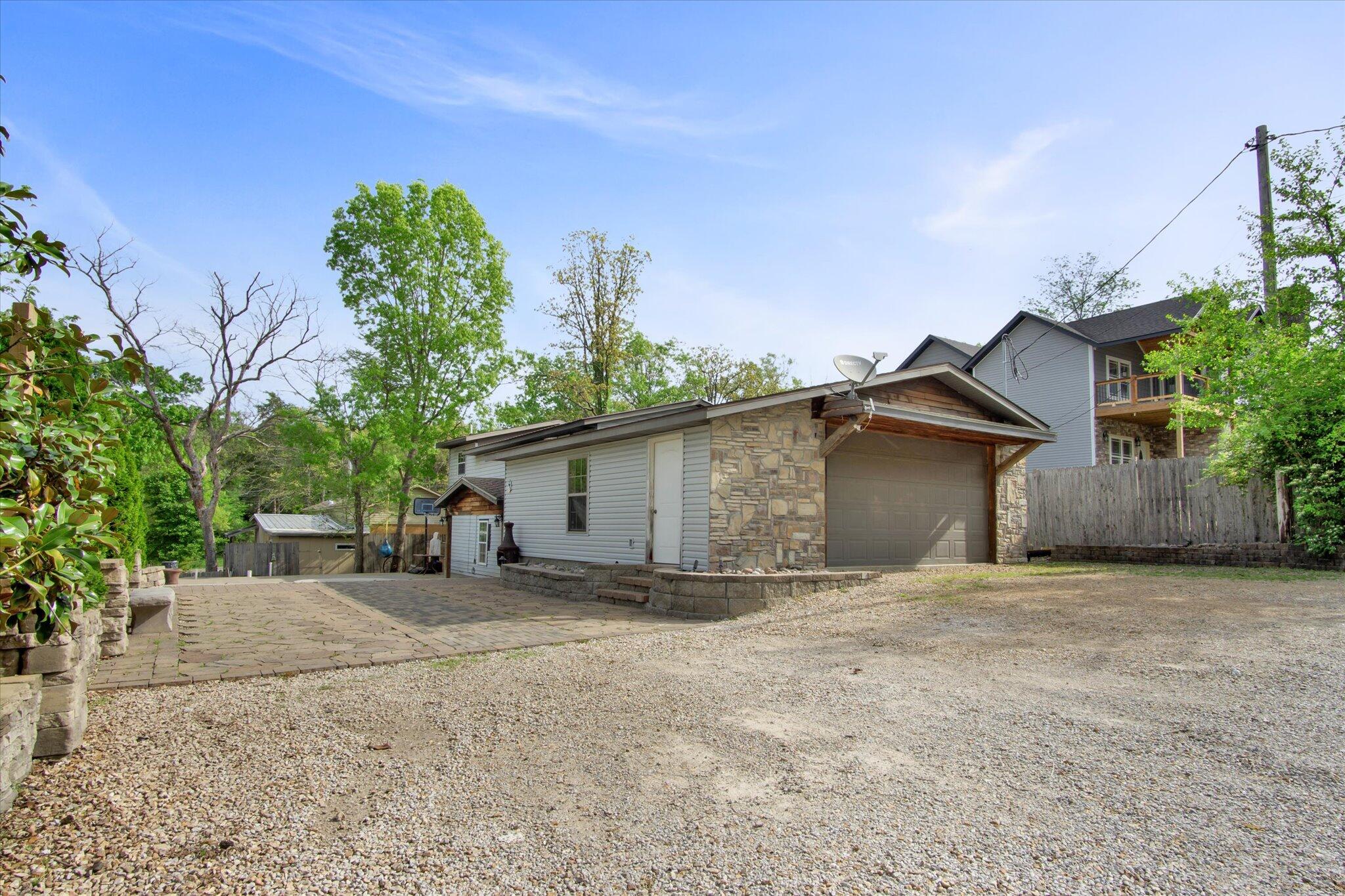 4155 Oakwood Road Property Photo 6
