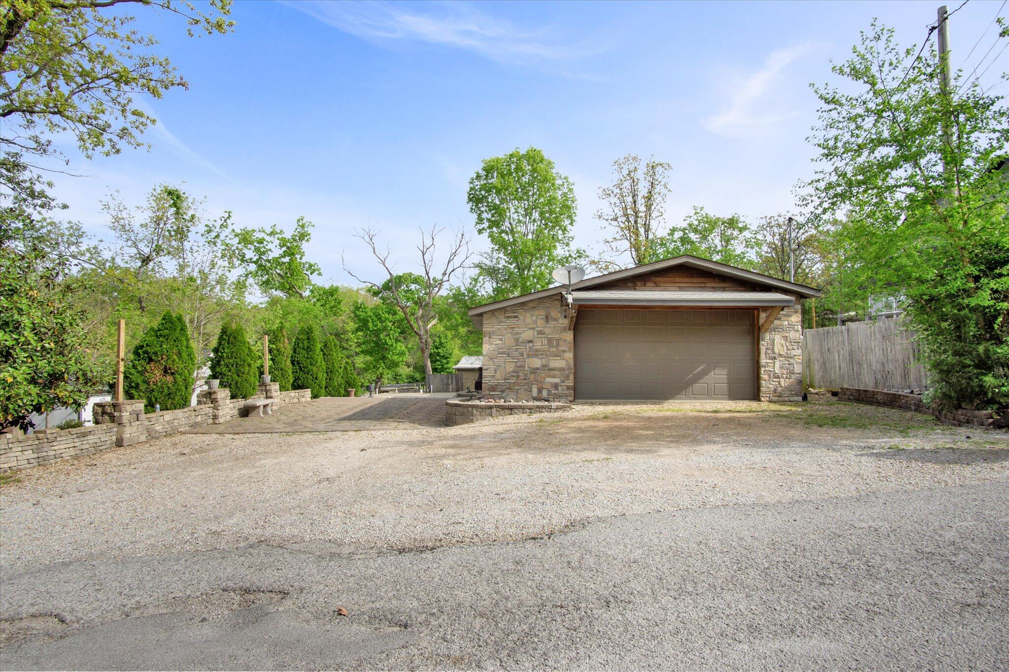 4155 Oakwood Road Property Photo 7