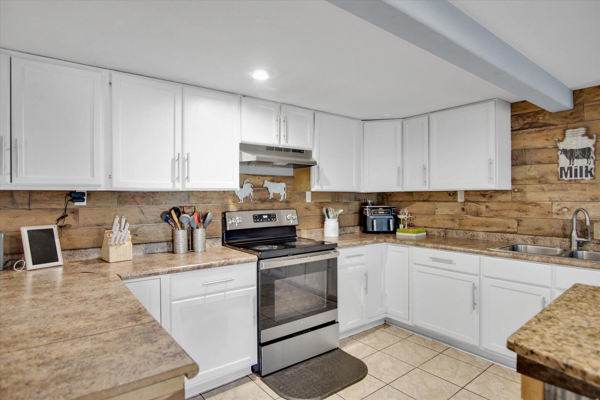 4155 Oakwood Road Property Photo 14