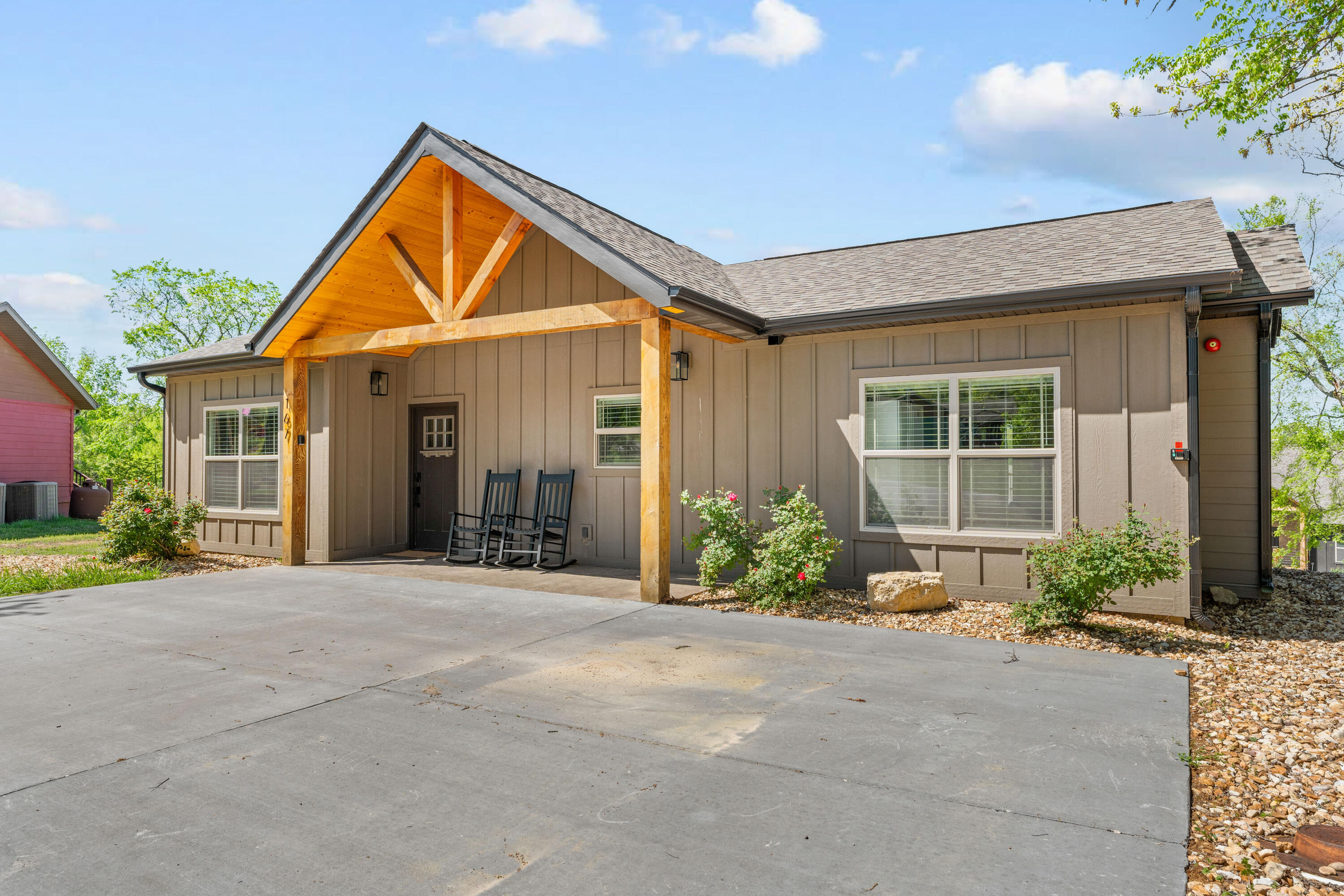 167 Rocking Chair Loop Property Photo 2