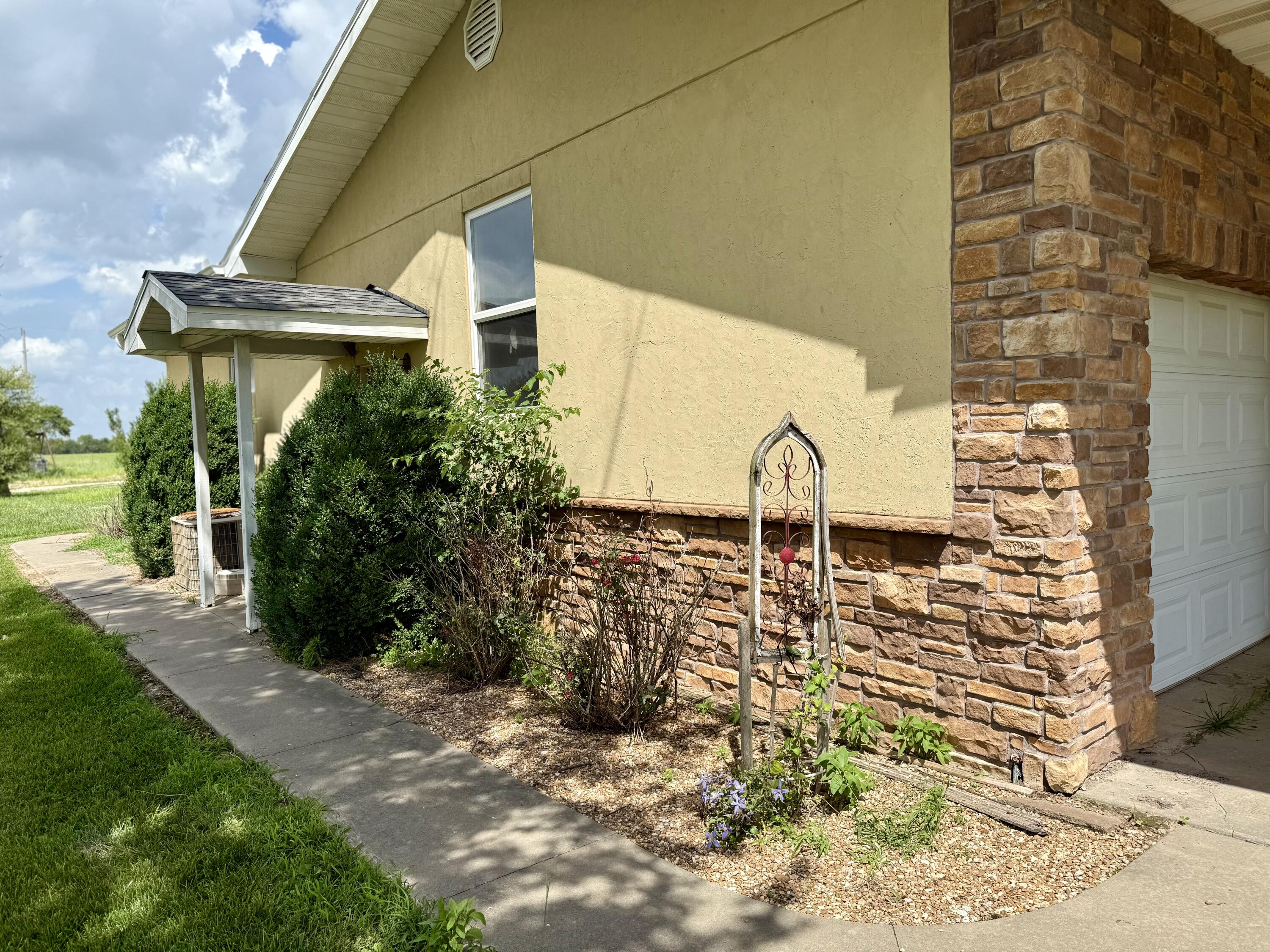 29288 Norway Road Property Photo 33