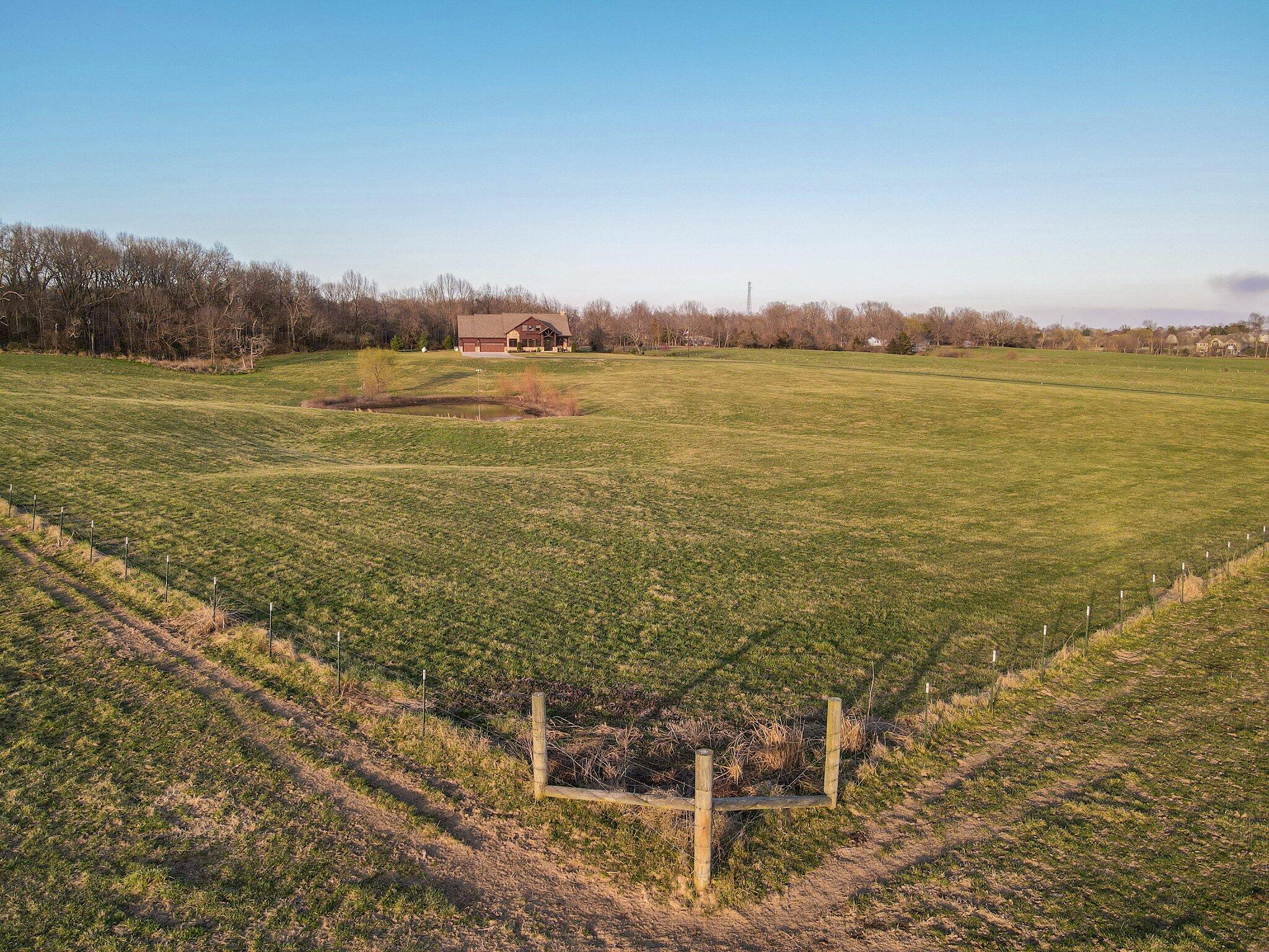 231 Cedar Stone Property Photo 9