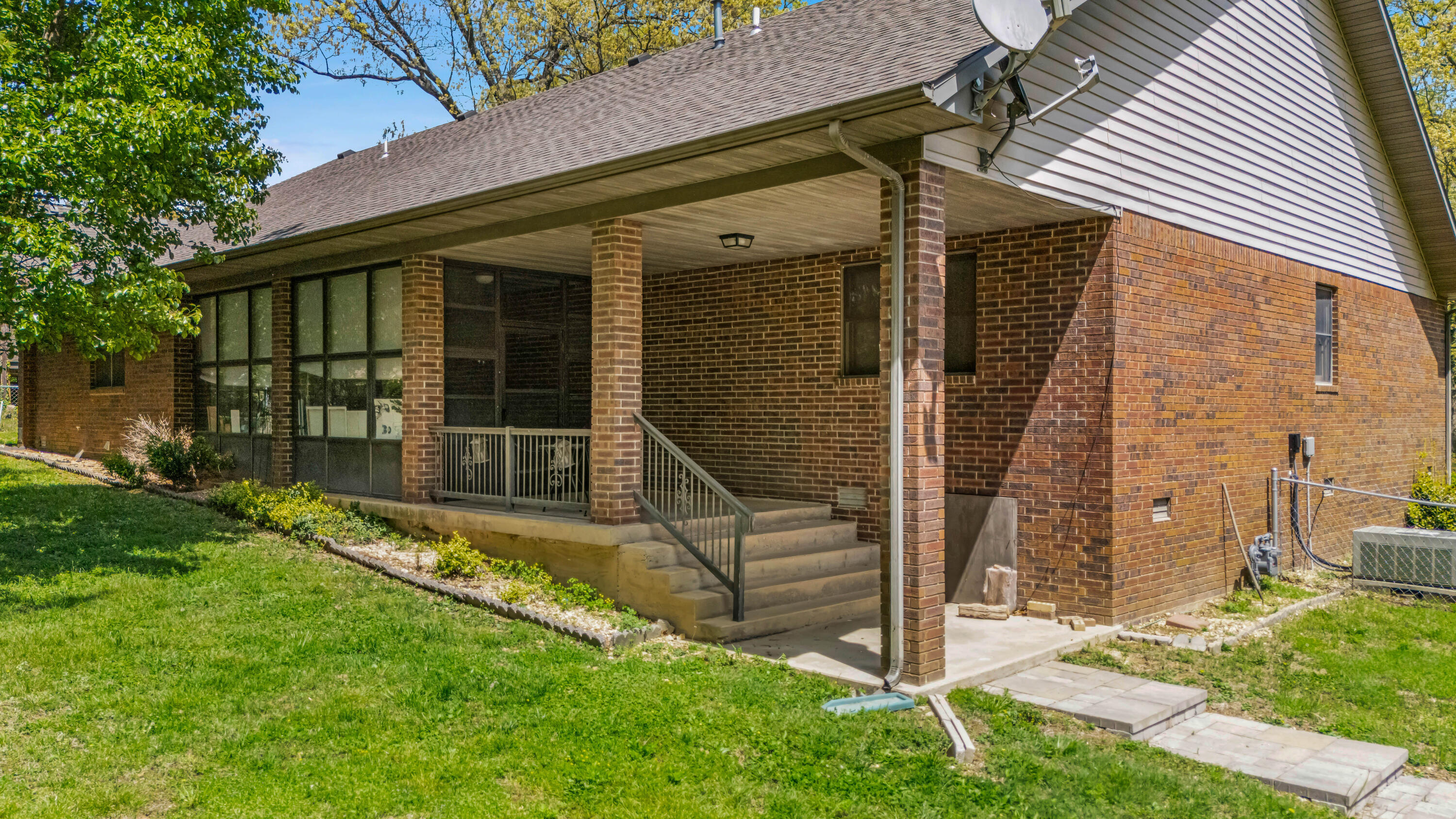 2811 Ginger Drive Property Photo 3