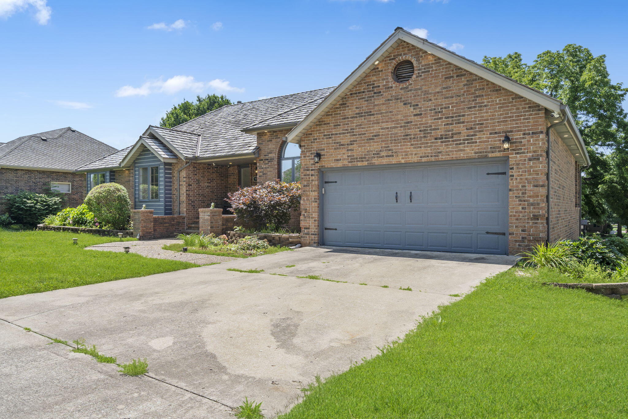 930 West Sherwood Drive Property Photo 3