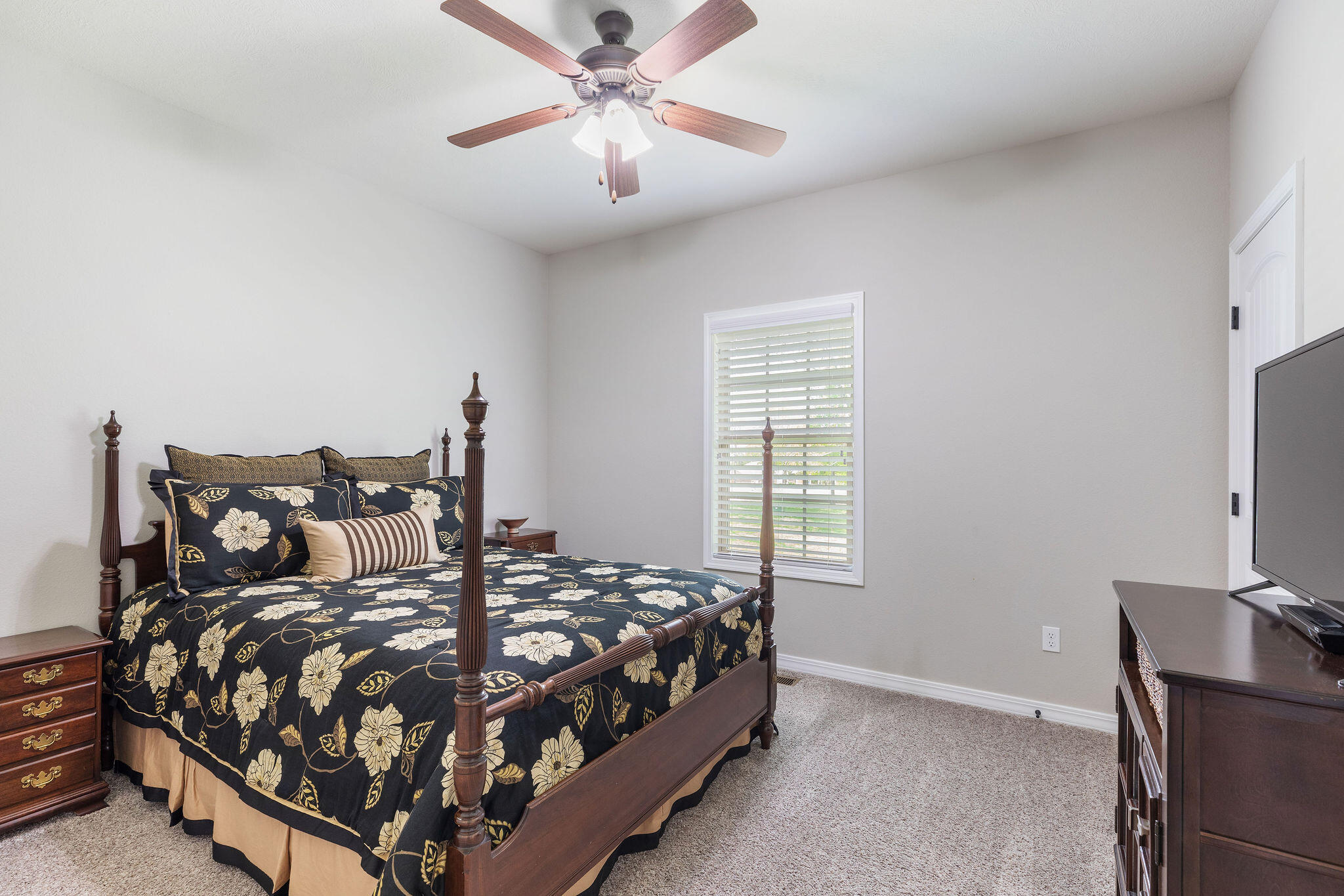 2360 Emory Creek Boulevard Property Photo 15