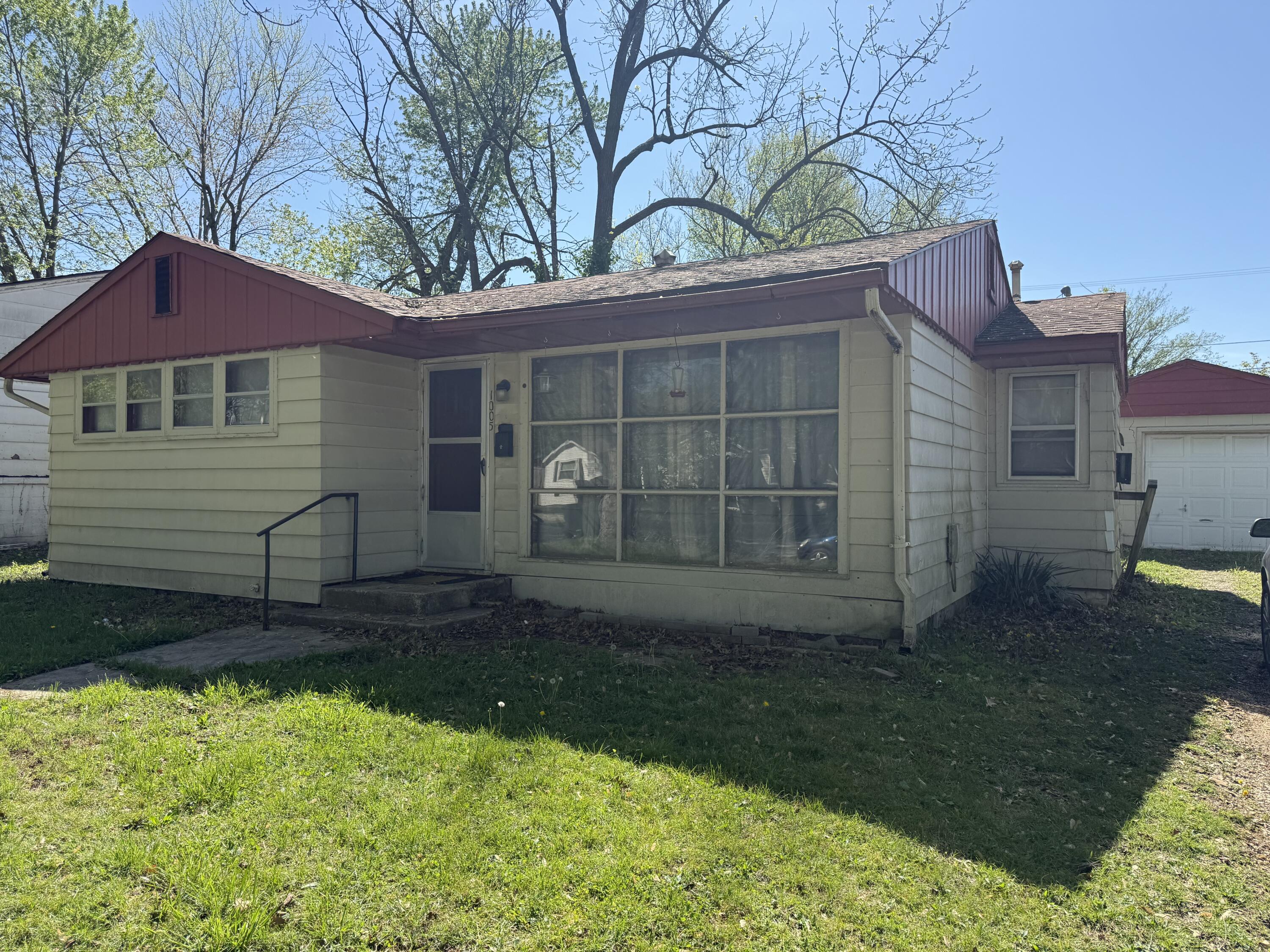 1005 South Park Avenue Property Photo 1