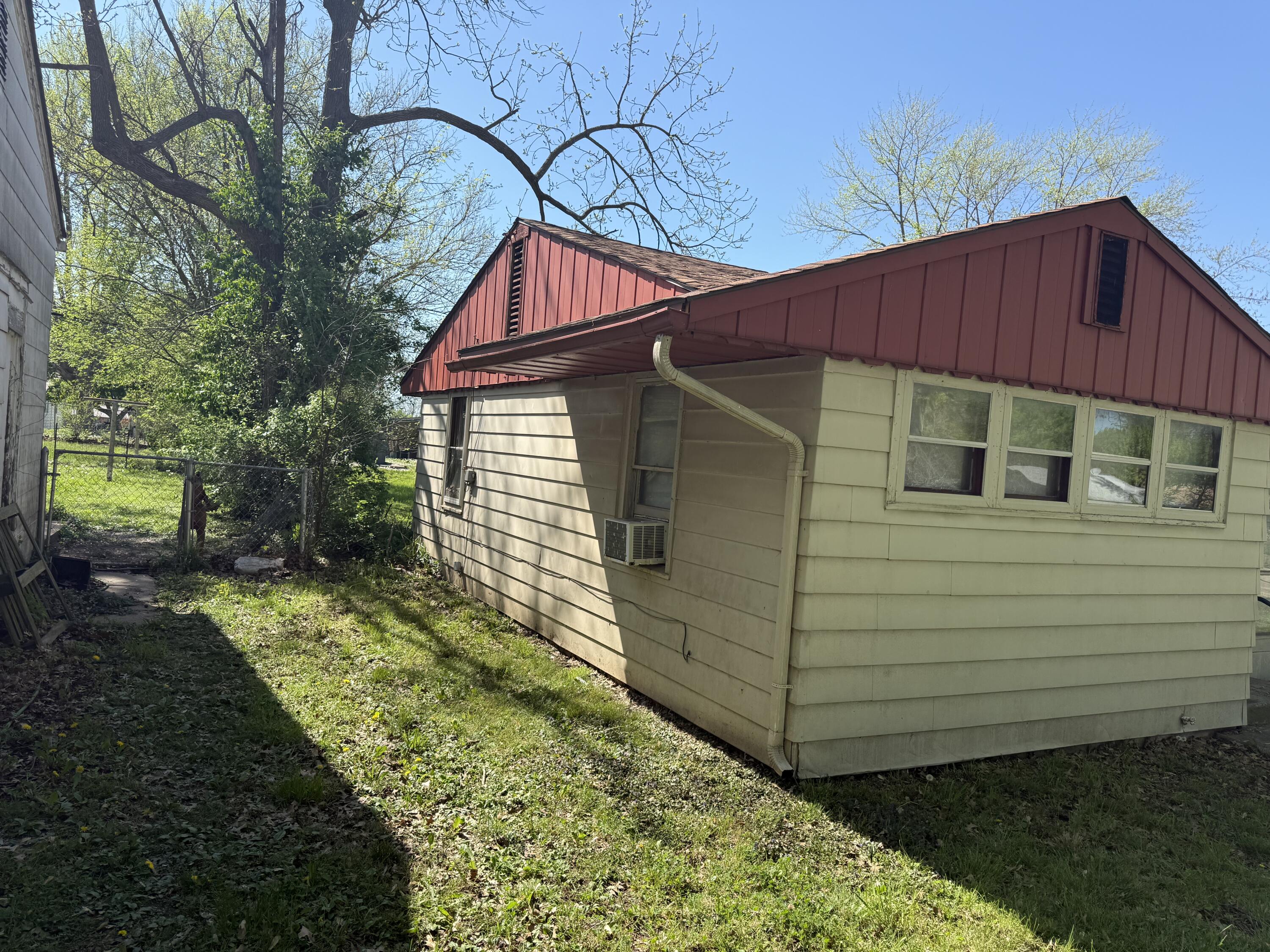 1005 South Park Avenue Property Photo 4