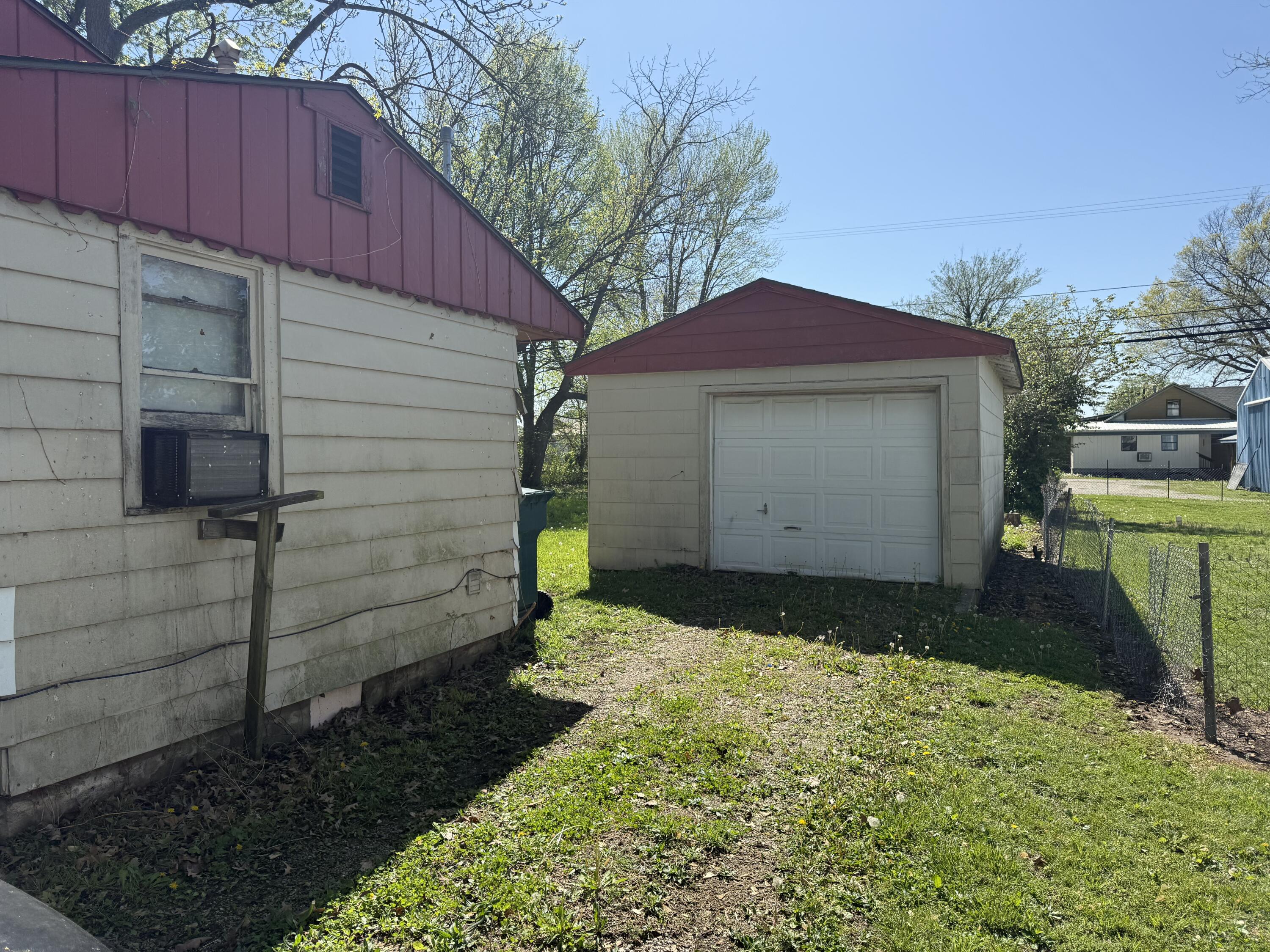 1005 South Park Avenue Property Photo 11