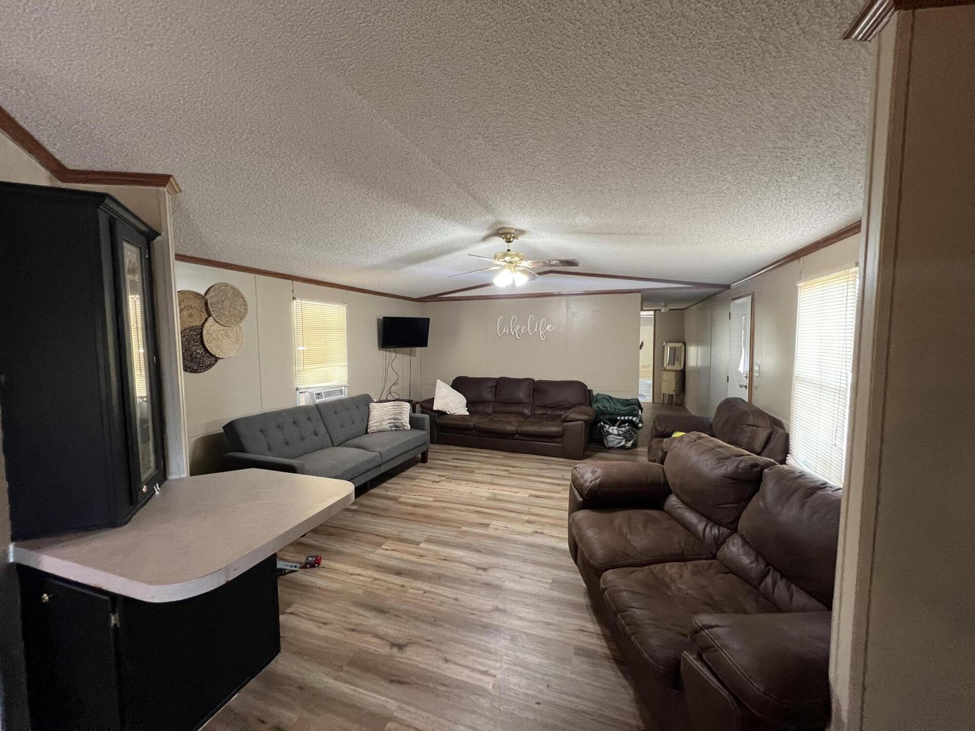 207 Cloverdale Dr Property Photo 4