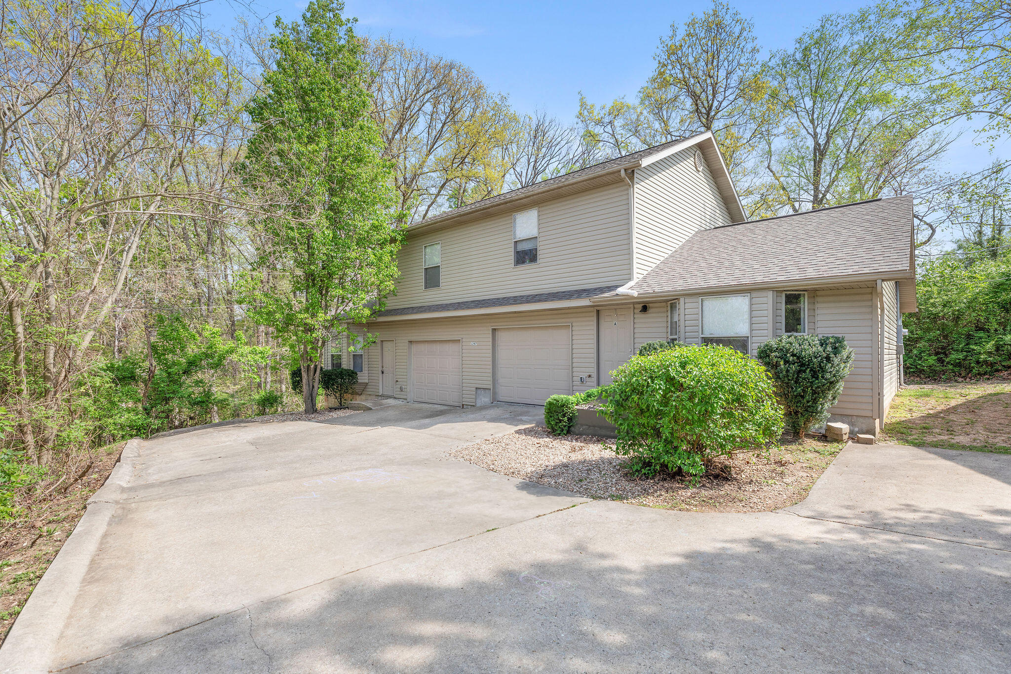 1293/1297 Hillcrest Place Property Photo