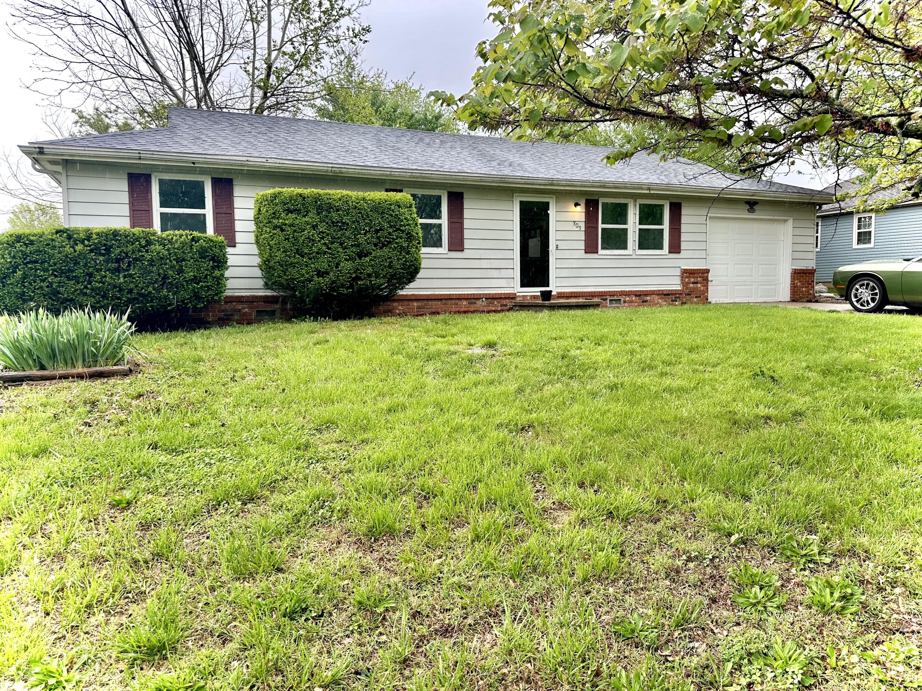 303 Lone Oak Circle Property Photo