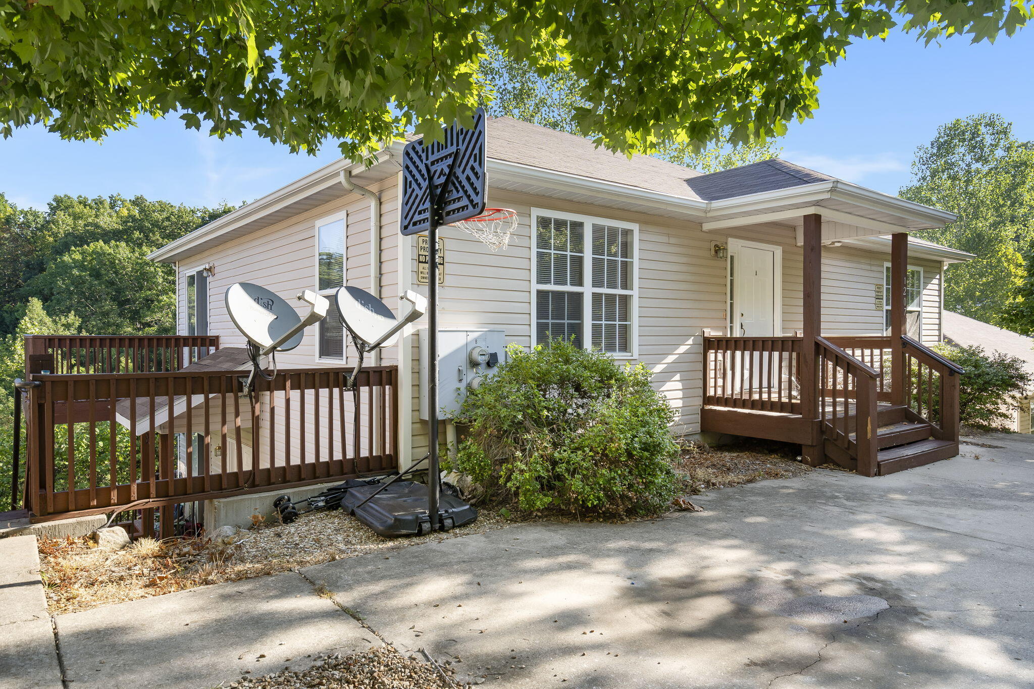 1207 Westwood Drive Property Photo 2
