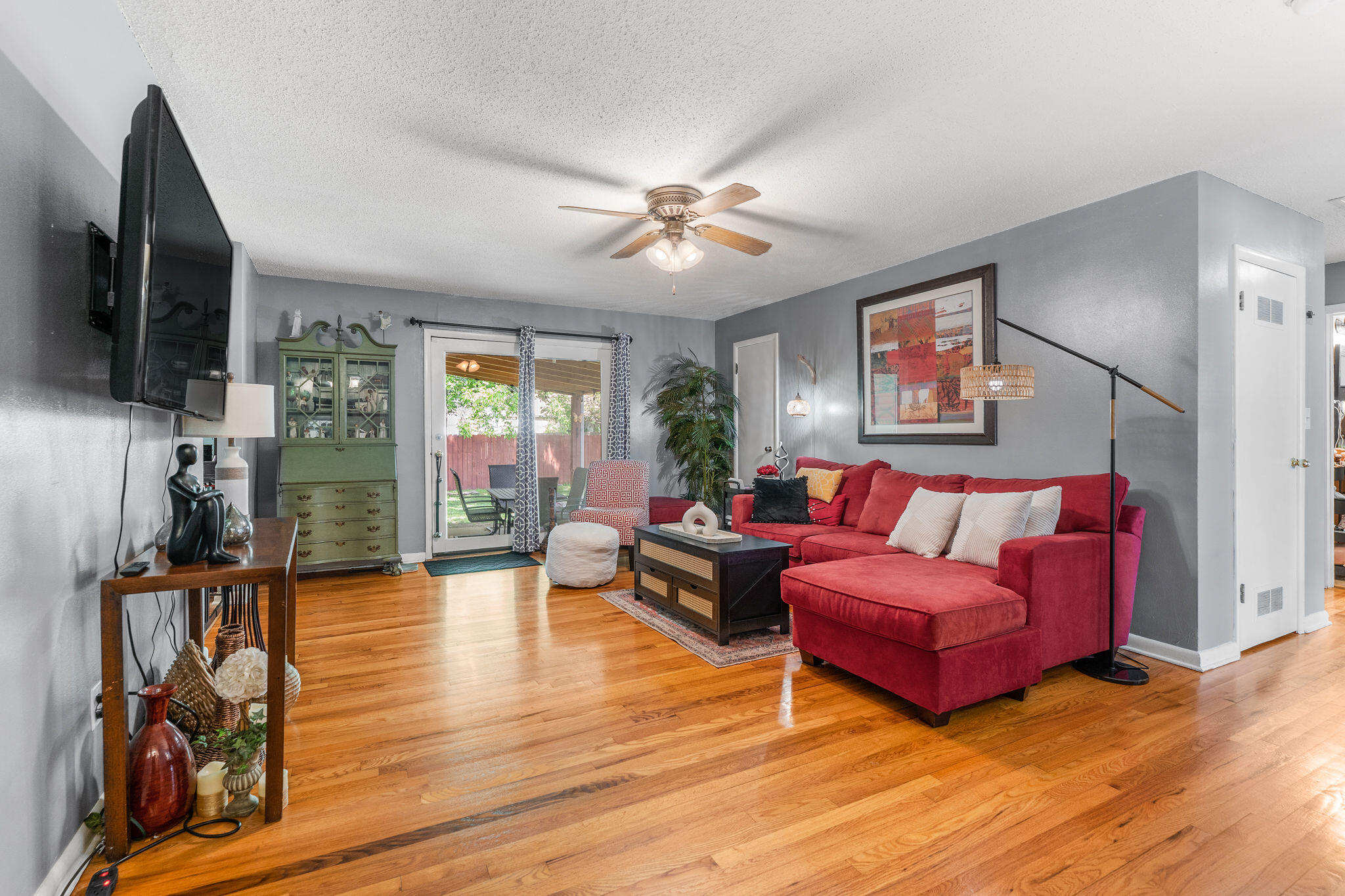 203 West Lindberg Street Property Photo 6