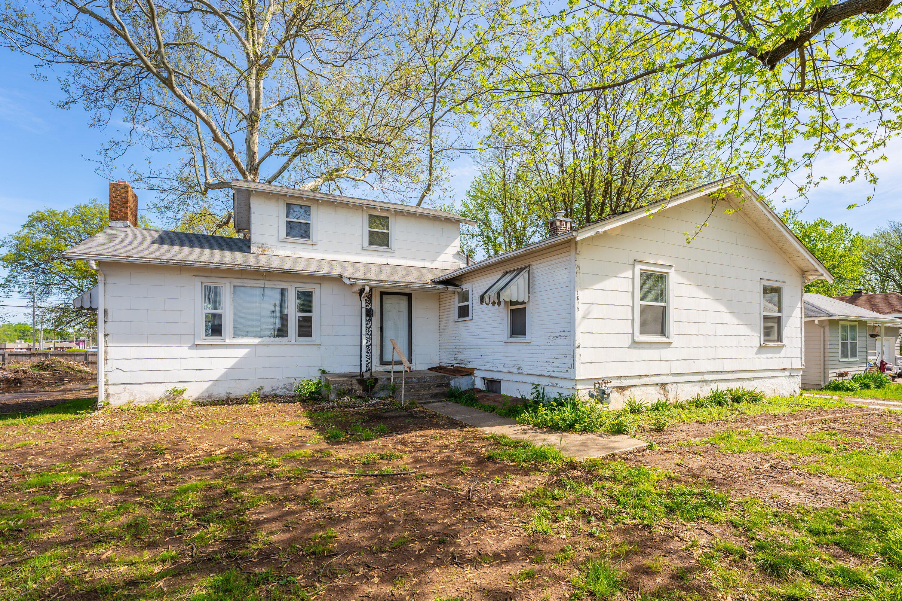 1815 East Monroe Street Property Photo