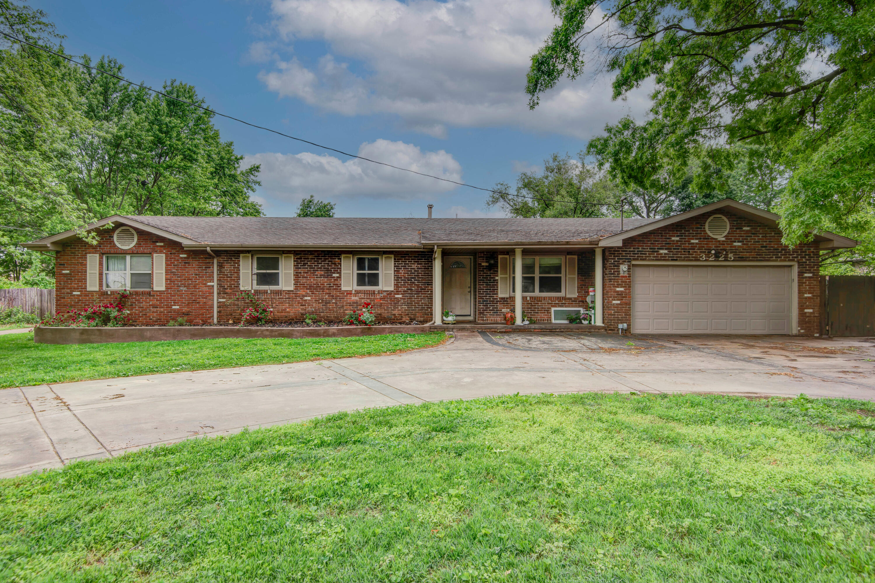 3225 West Silverleaf Avenue Property Photo 1