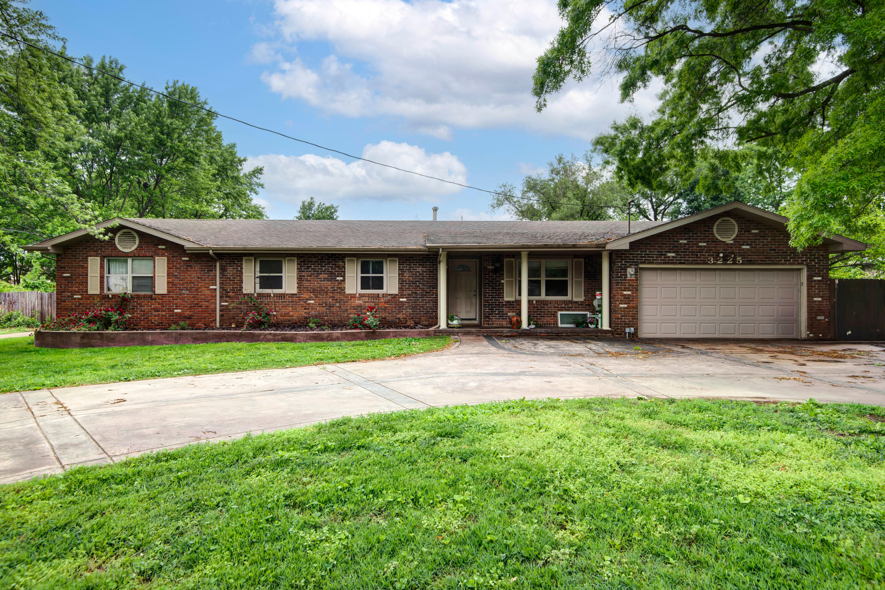 3225 West Silverleaf Avenue Property Photo 2