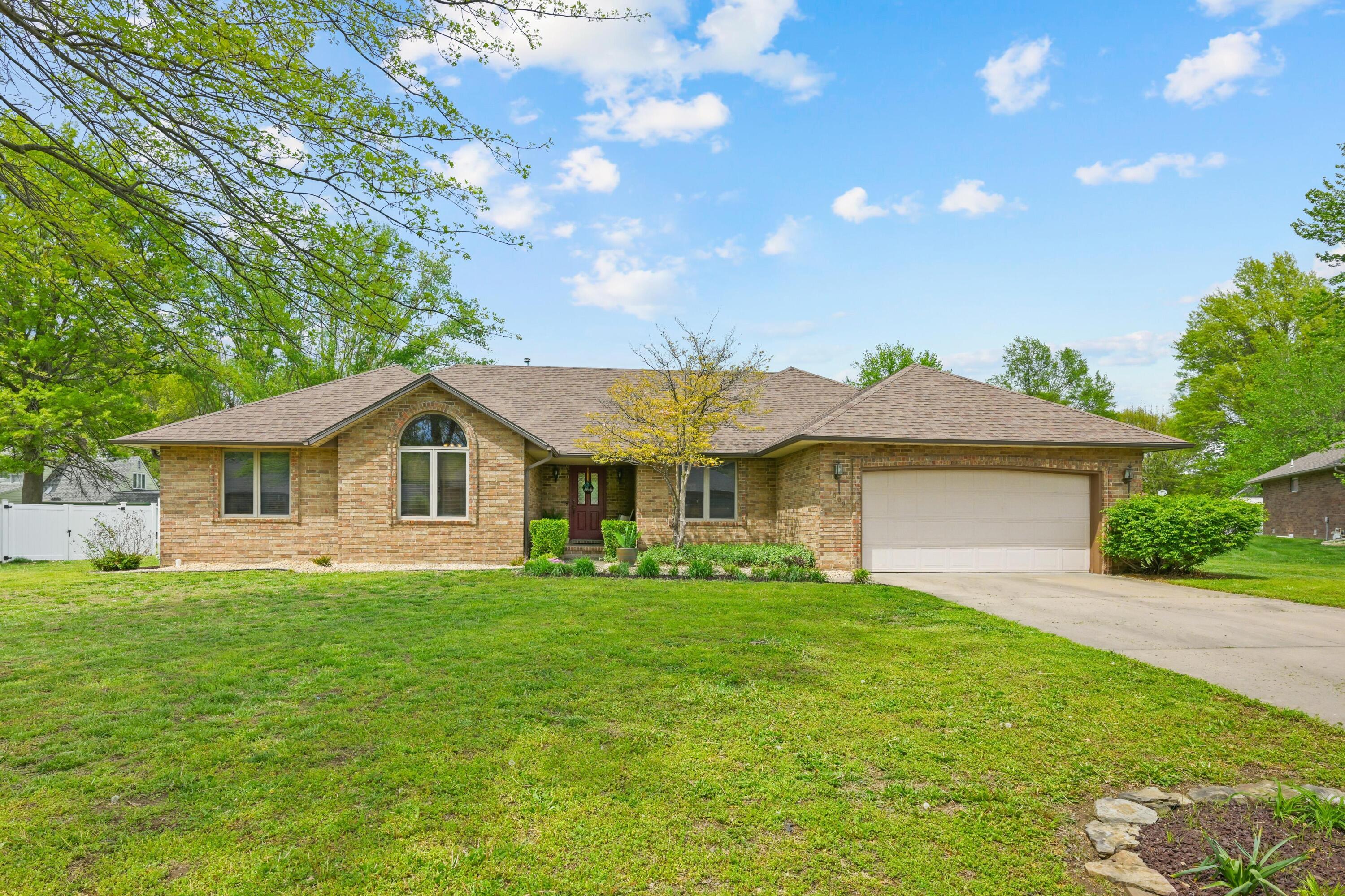 1009 Dewey Short Court Property Photo 3