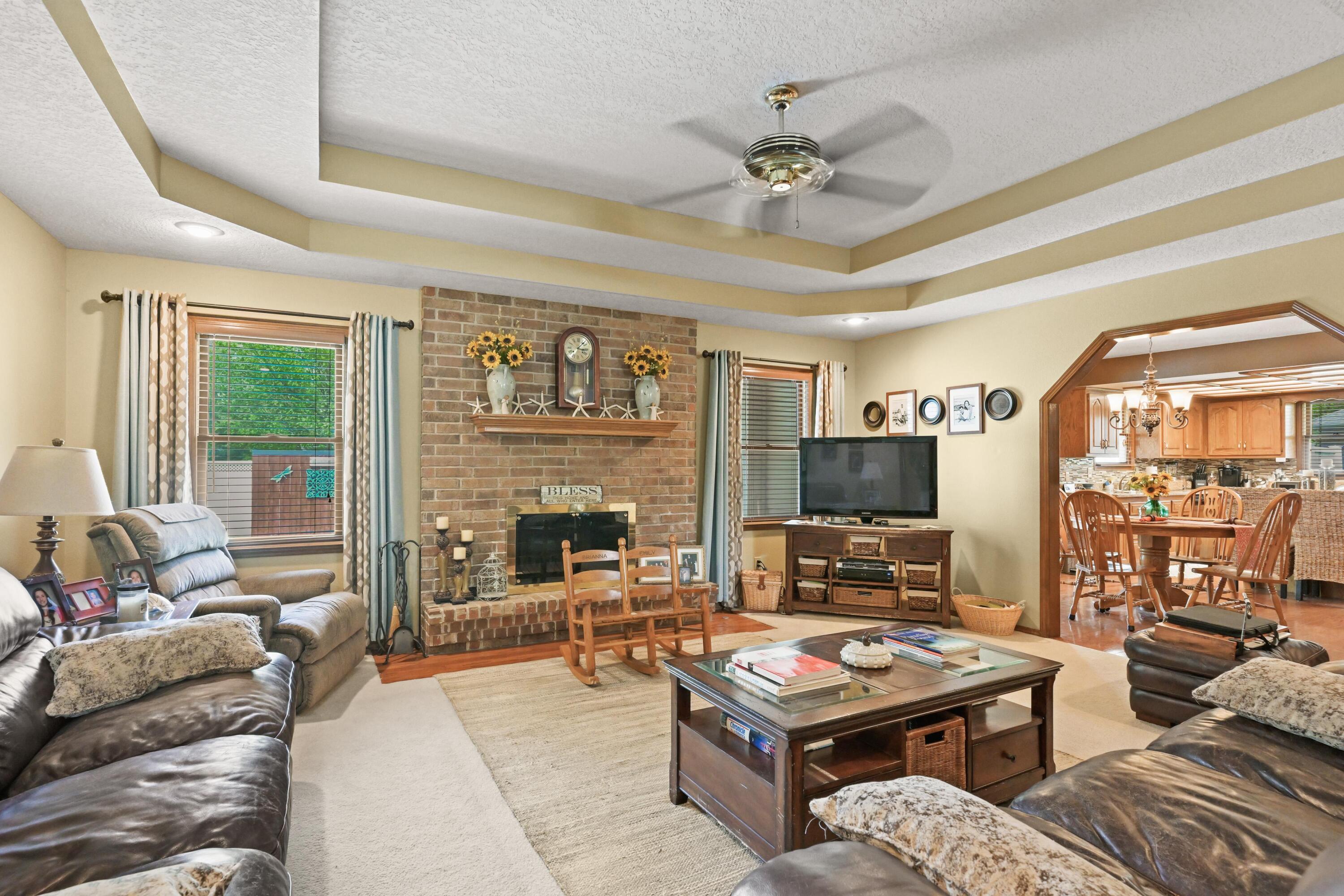 1009 Dewey Short Court Property Photo 6