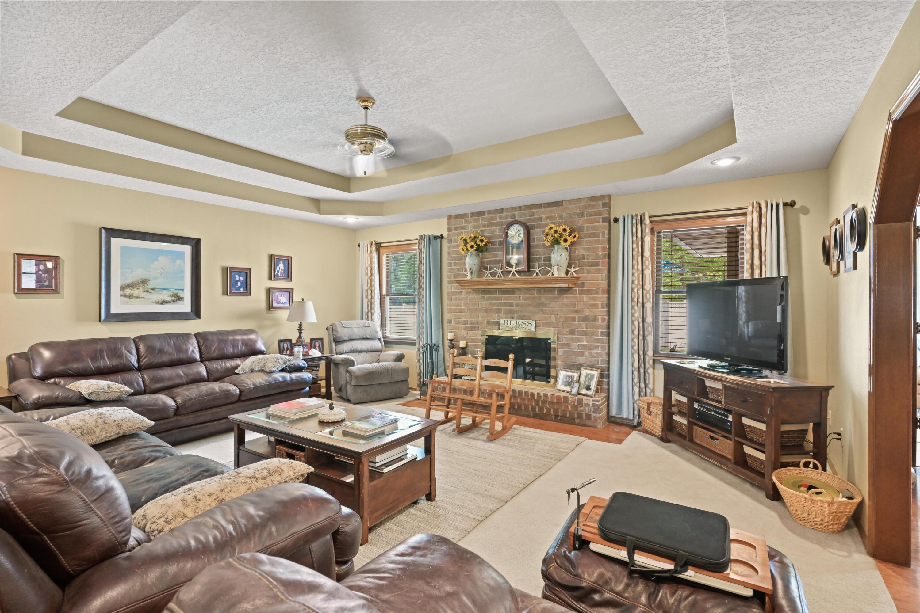 1009 Dewey Short Court Property Photo 9
