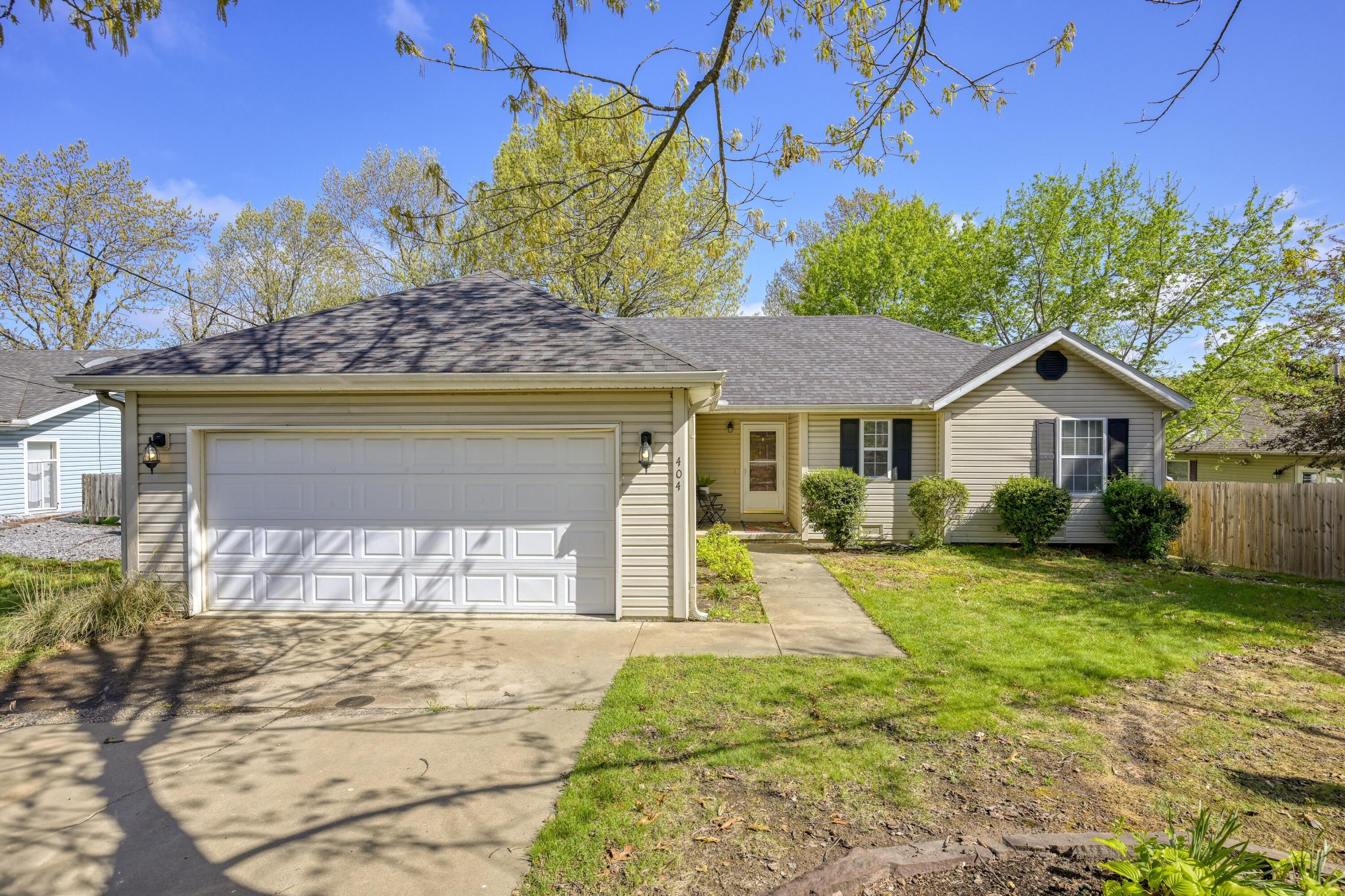 404 East Daugherty Property Photo 2