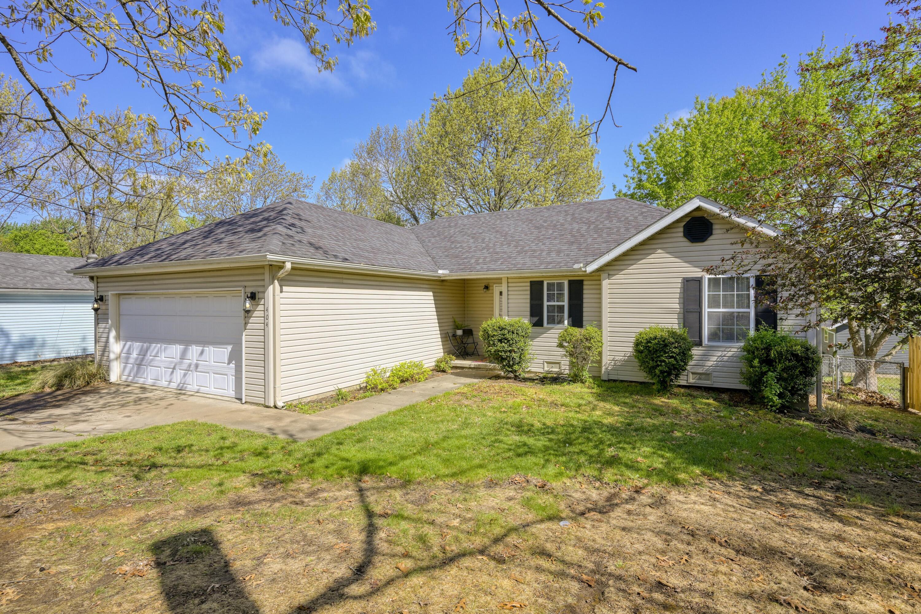 404 East Daugherty Property Photo 3