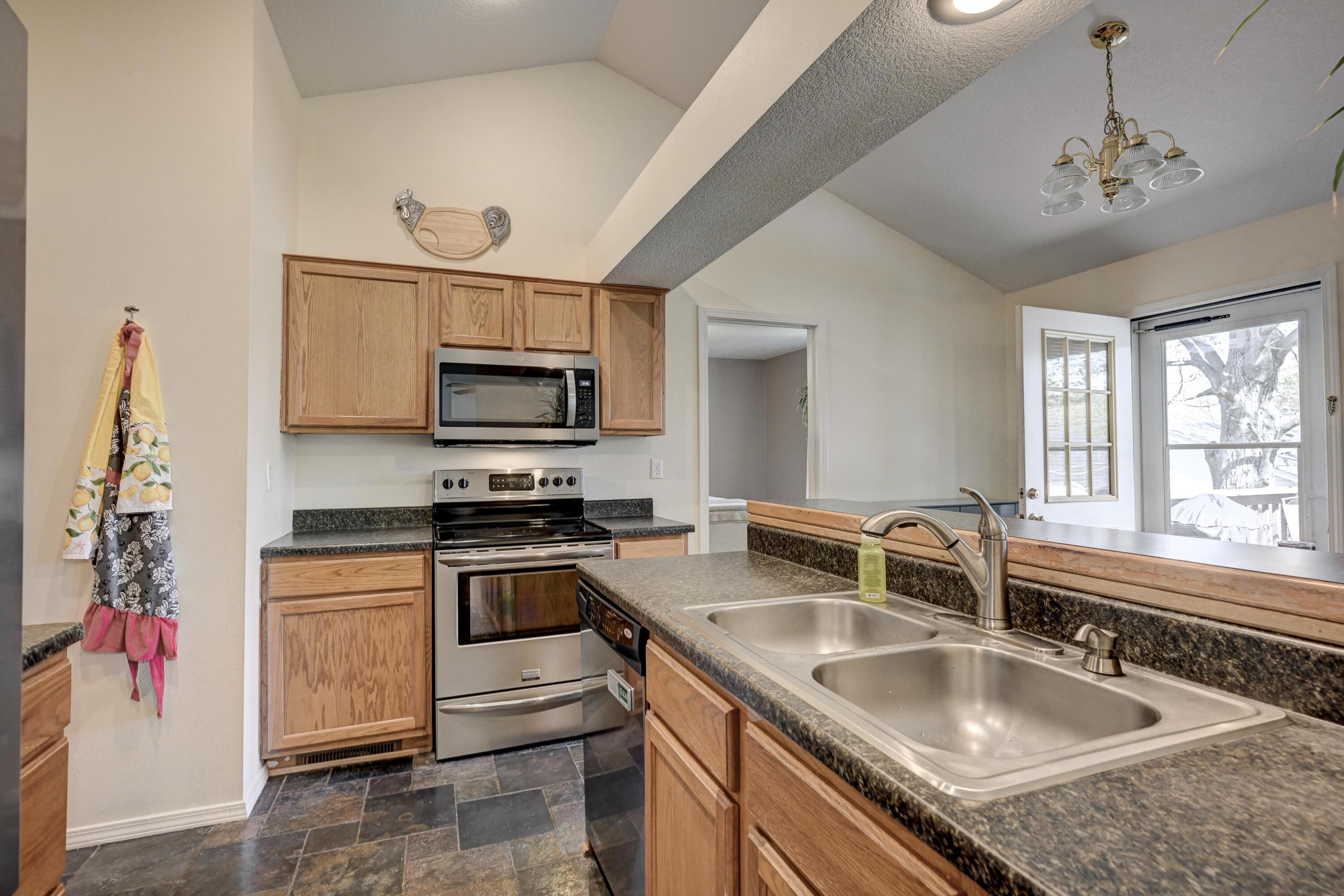 404 East Daugherty Property Photo 14