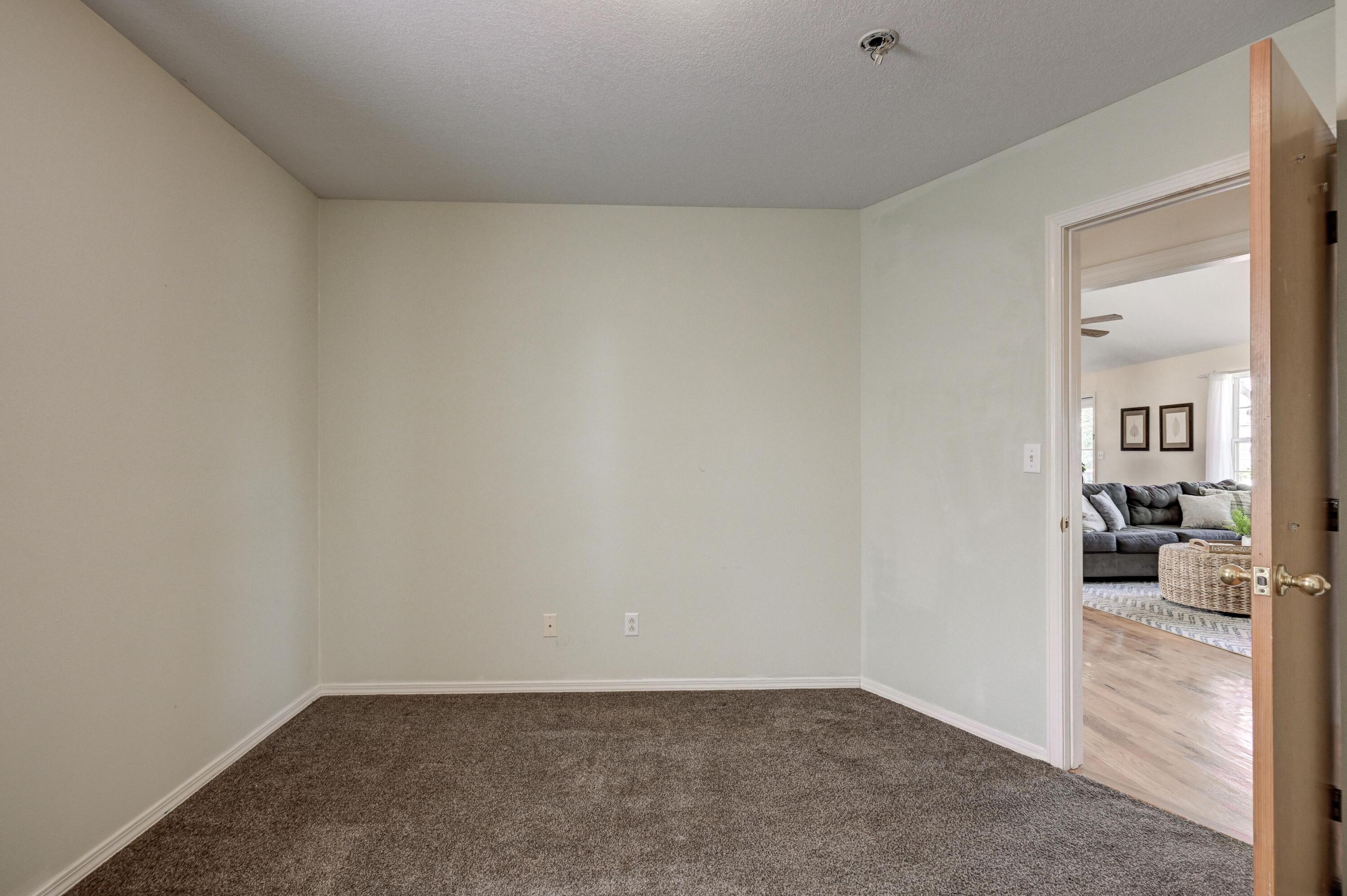 404 East Daugherty Property Photo 26