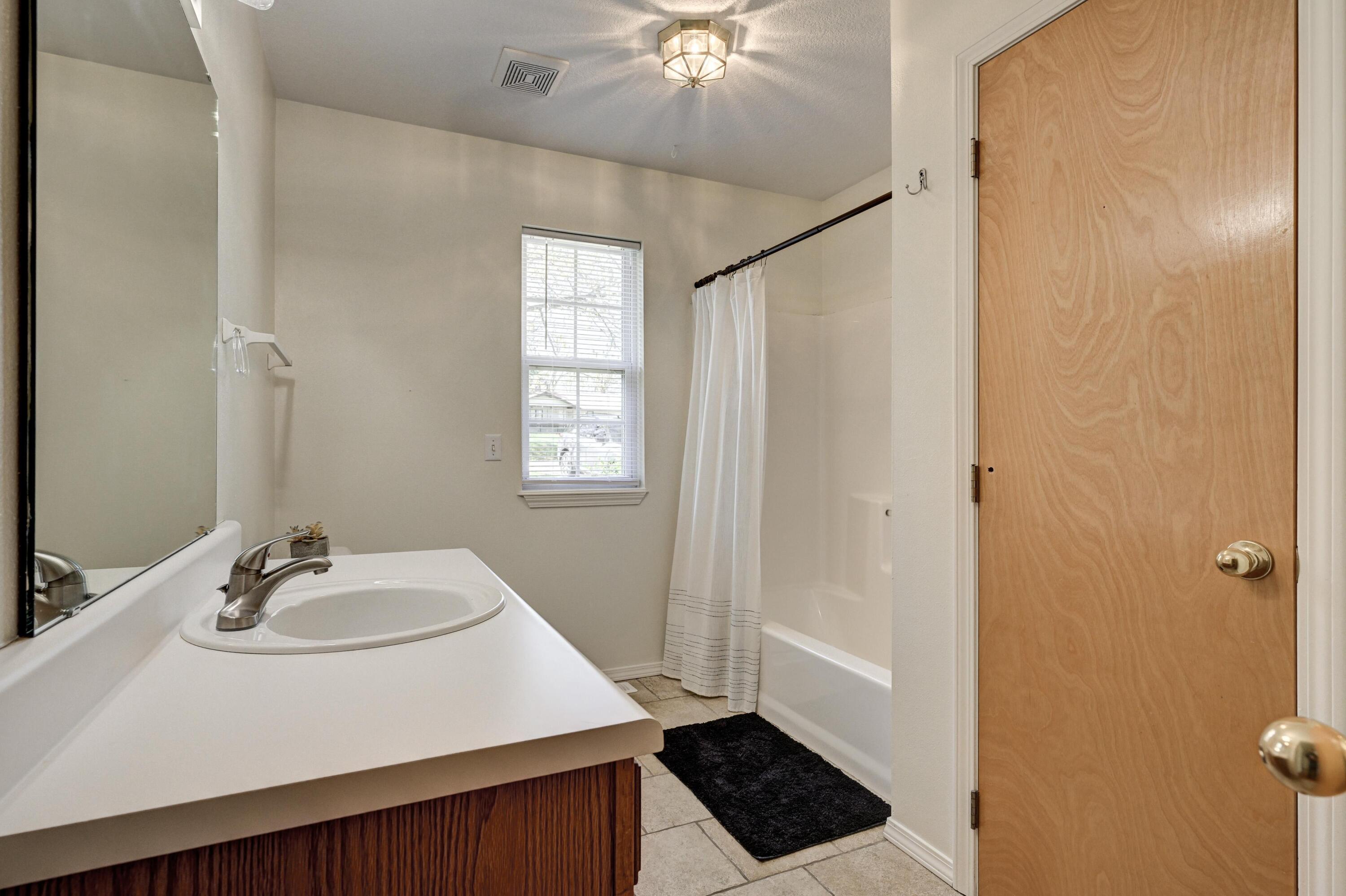 404 East Daugherty Property Photo 28
