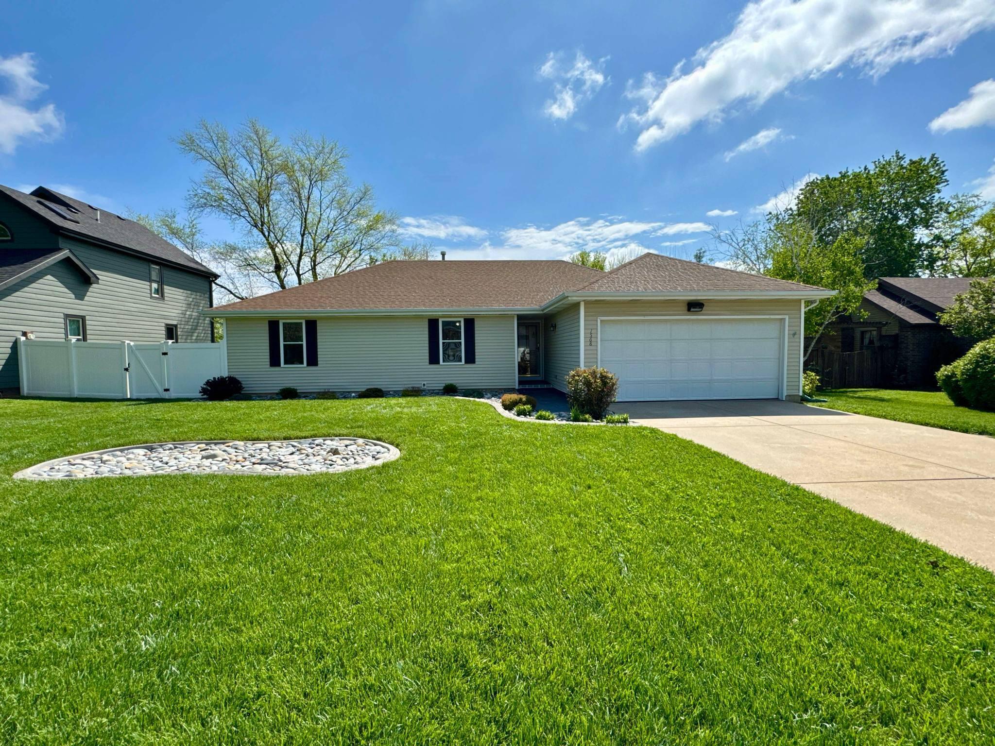 1568 North Pearson Drive Property Photo 1
