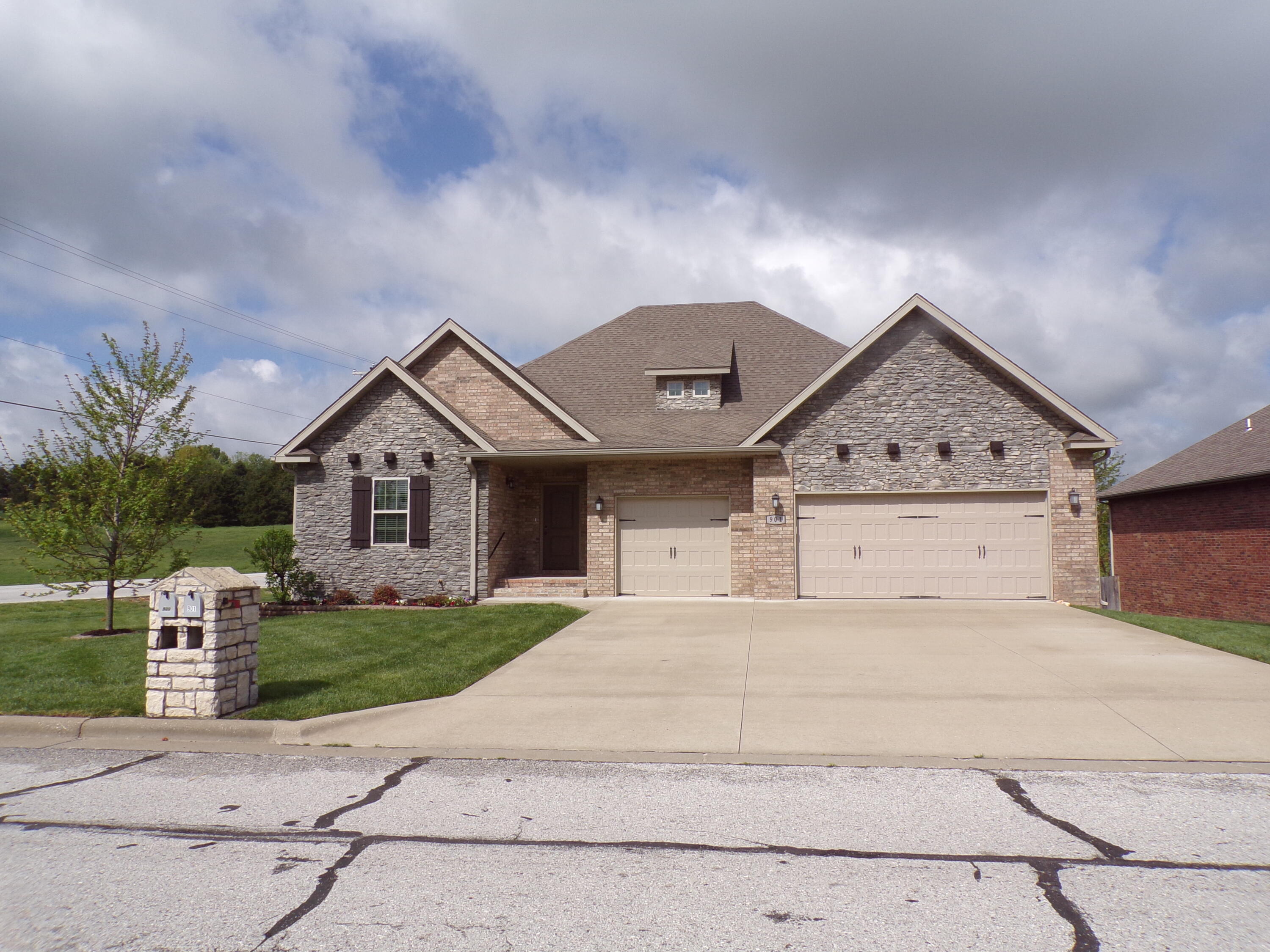 Barrington Springs Real Estate Listings Main Image
