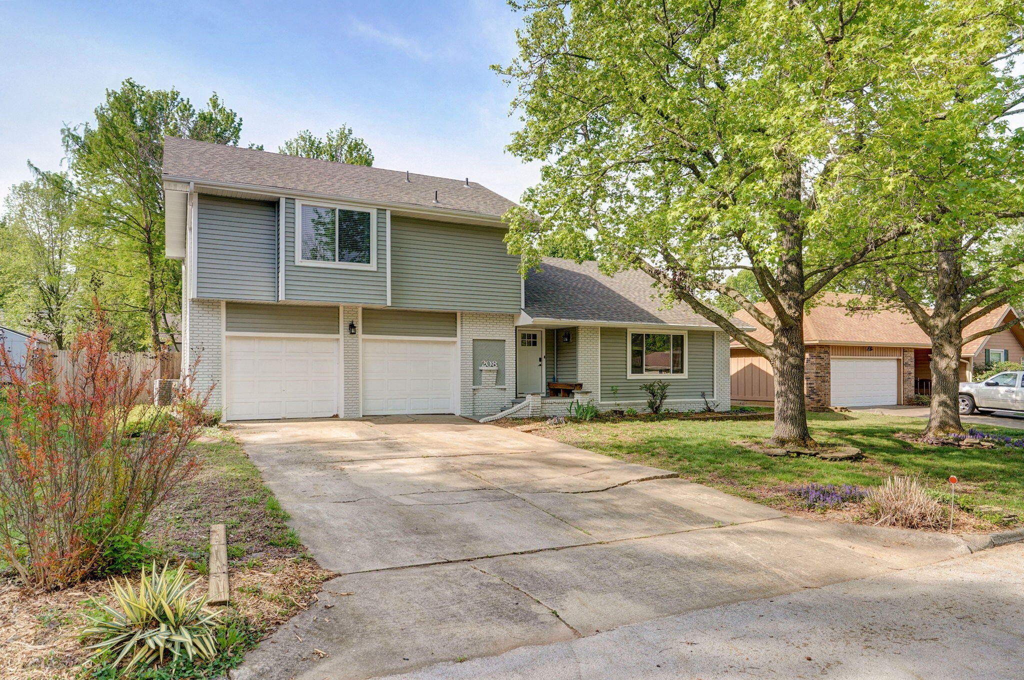 208 Raintree Street Property Photo 2