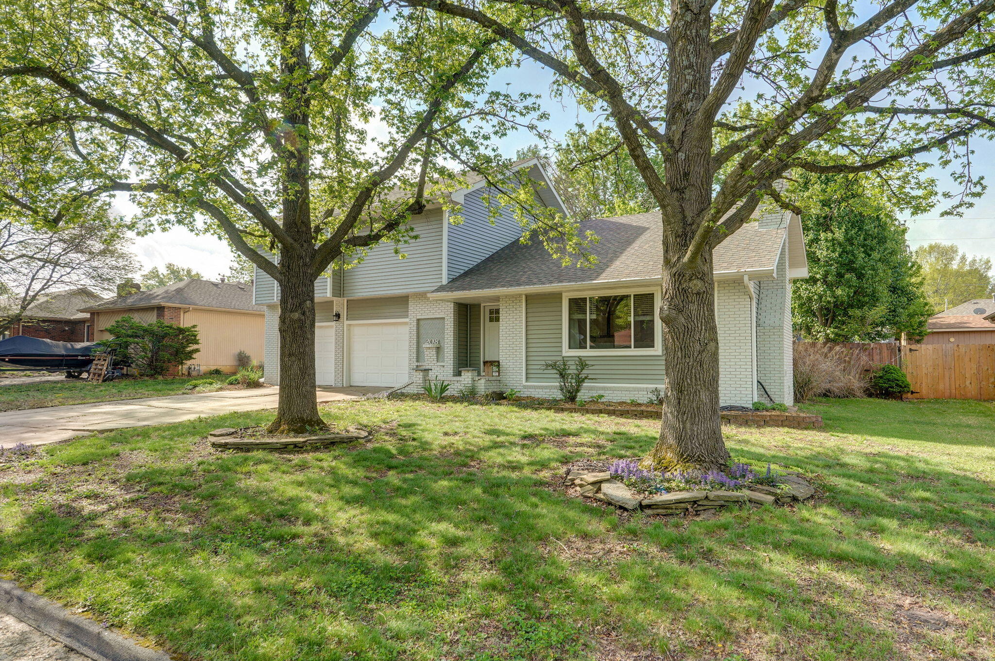208 Raintree Street Property Photo 3
