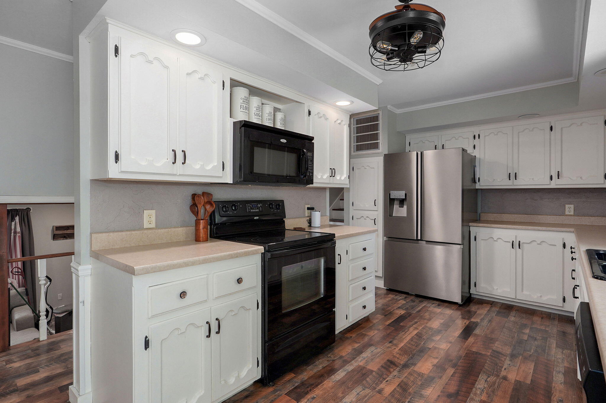 208 Raintree Street Property Photo 13