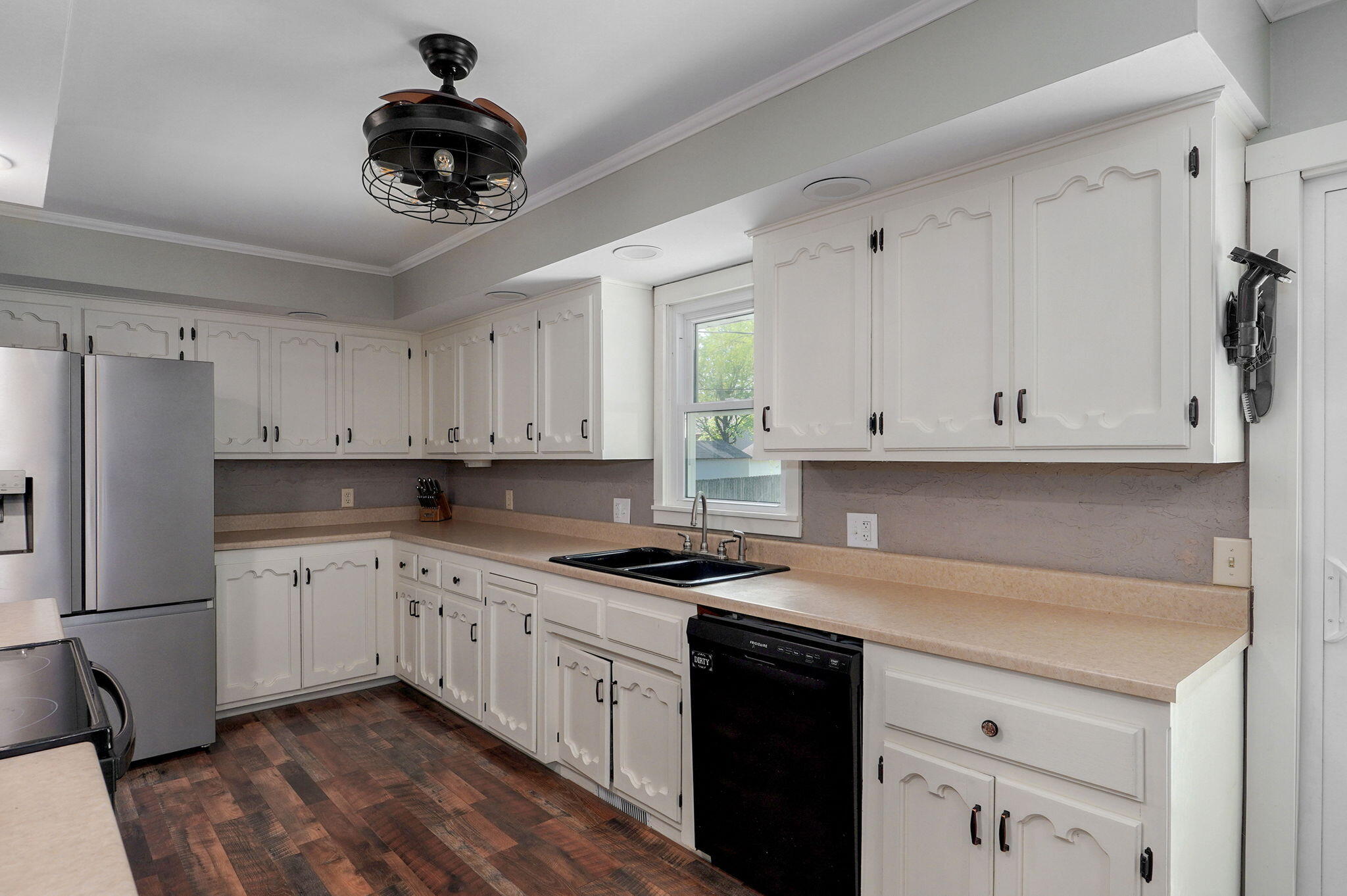 208 Raintree Street Property Photo 14
