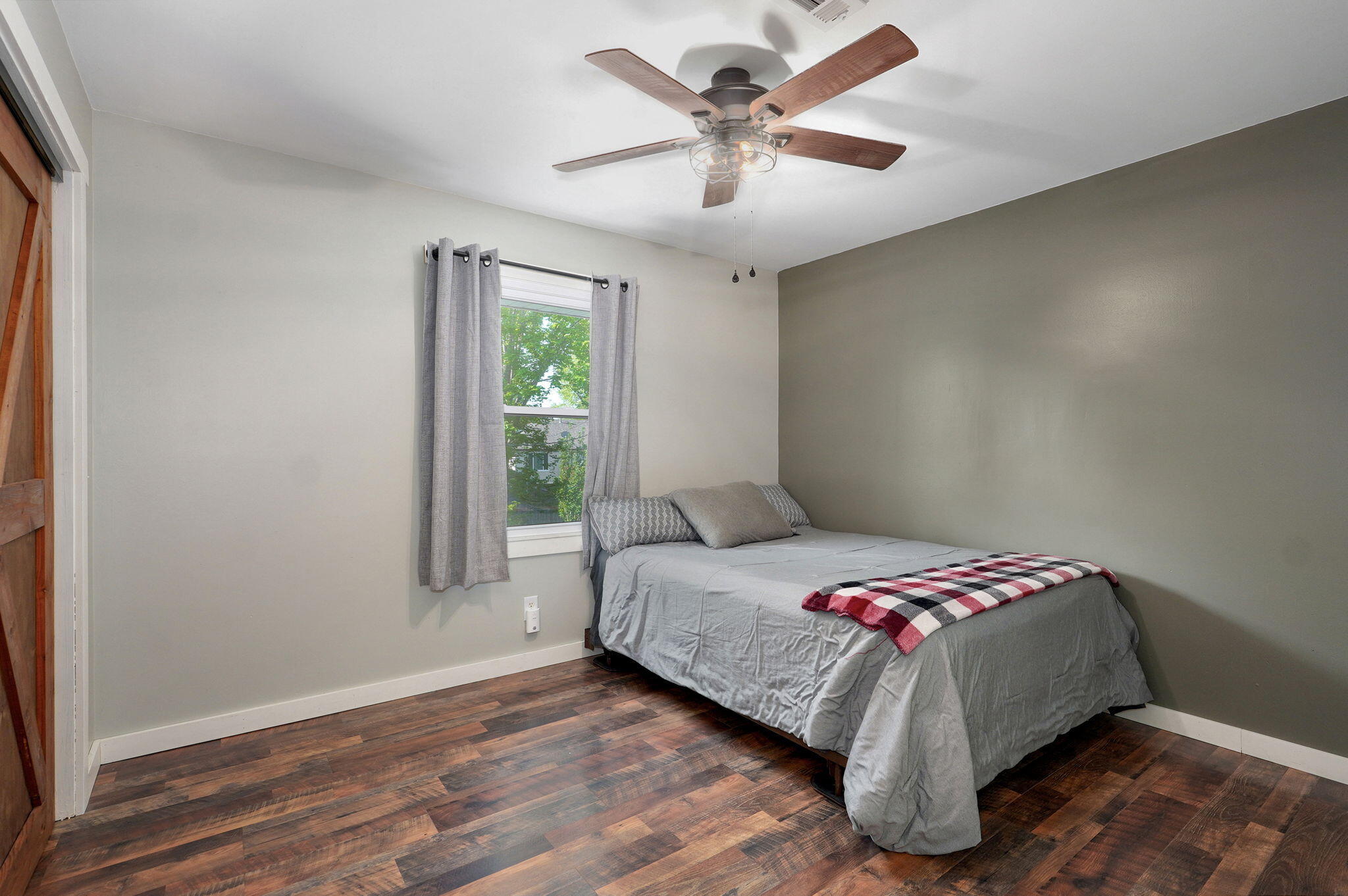 208 Raintree Street Property Photo 24