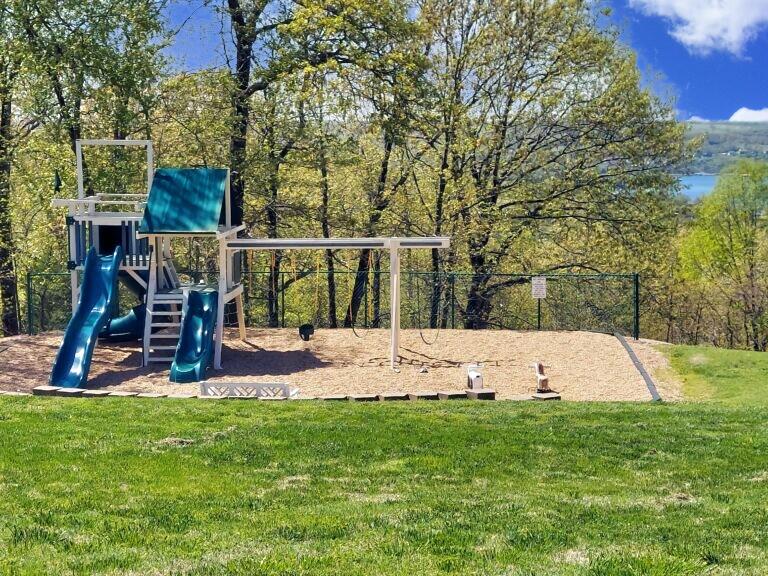 650 Lakeview Drive Property Photo 28