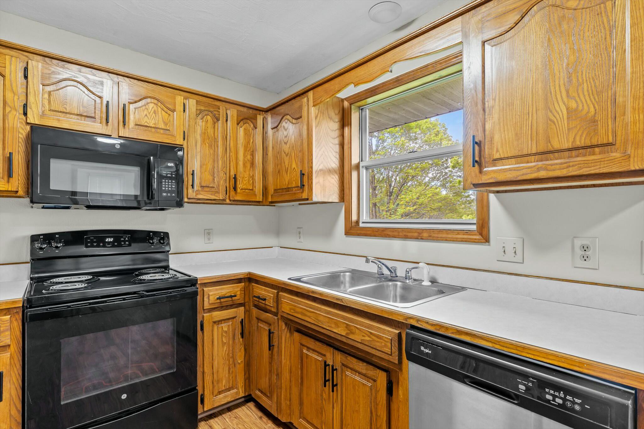 2633 North Fort Avenue Property Photo 9