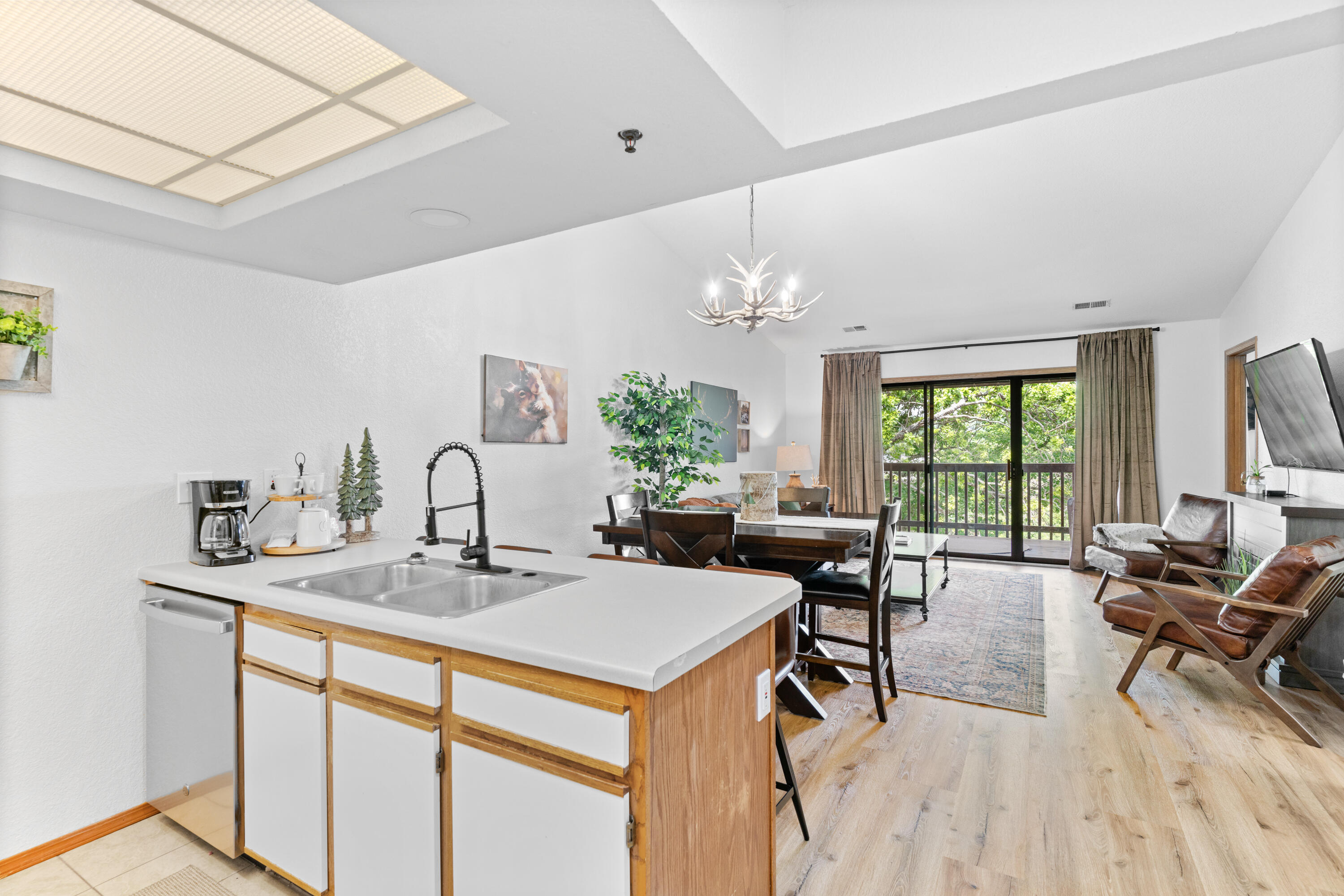 100 Getaway Circle Property Photo 7