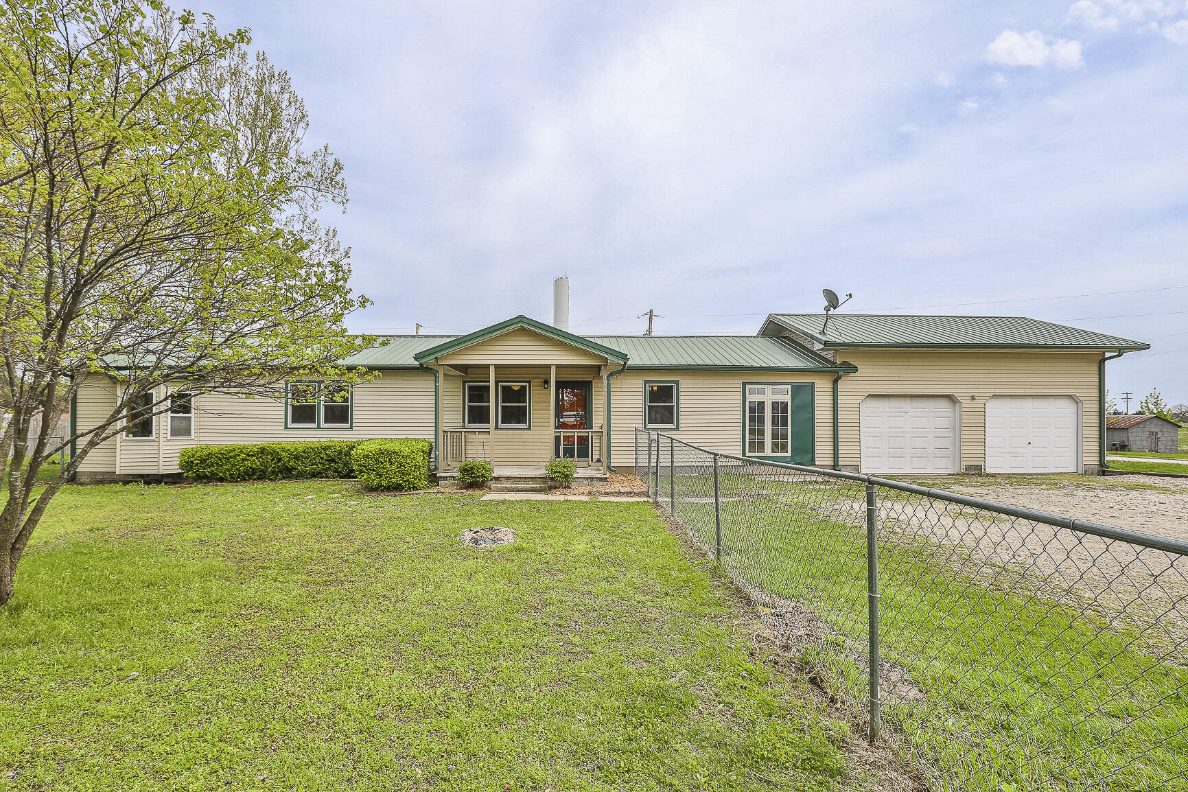 308 State Highway O Property Photo