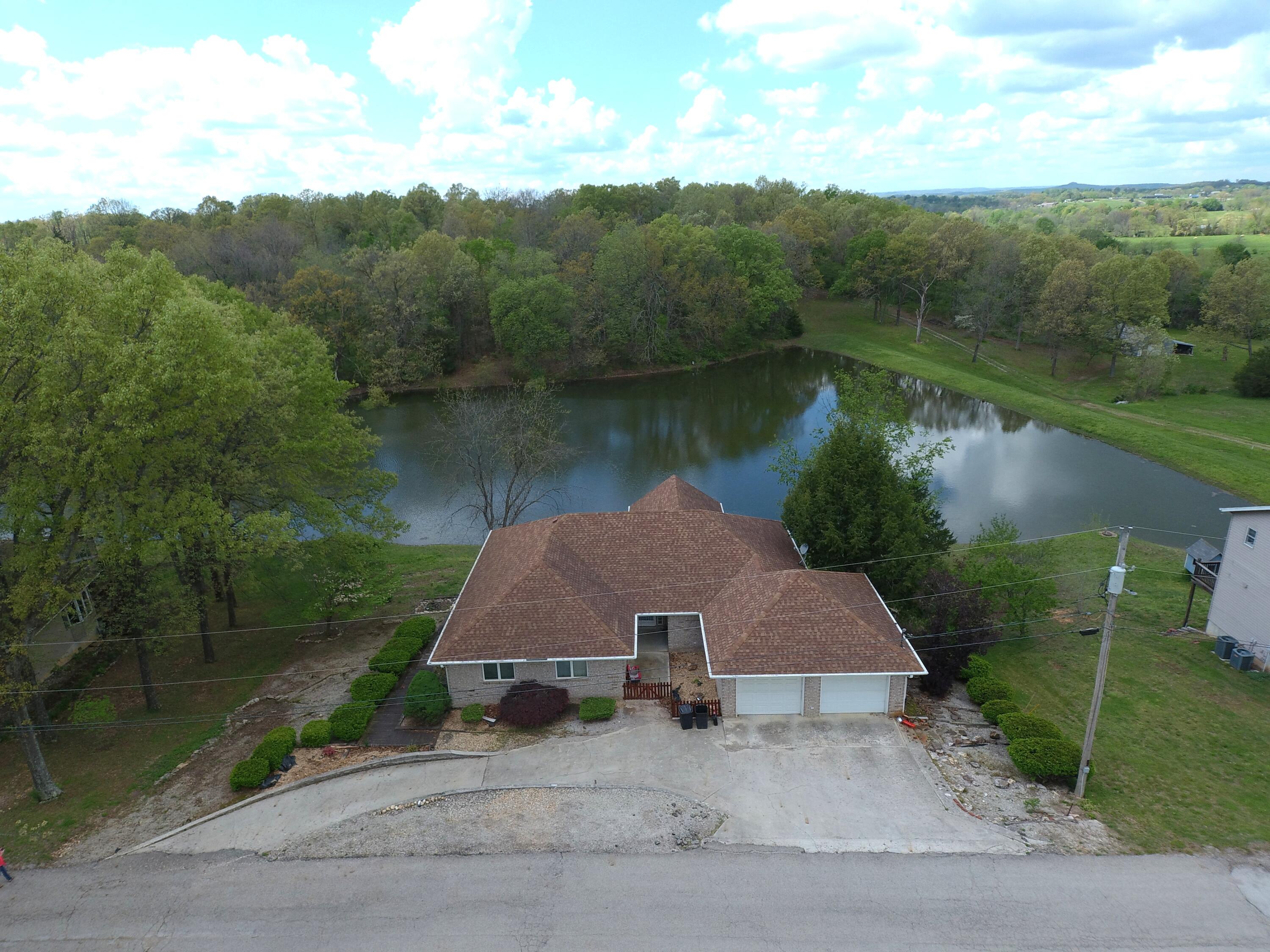 1913 Wayside Lane Property Photo 1