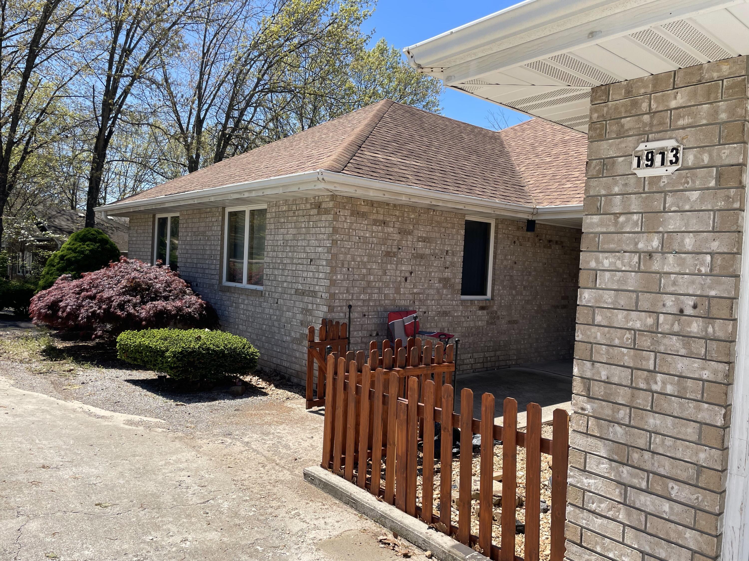 1913 Wayside Lane Property Photo 3