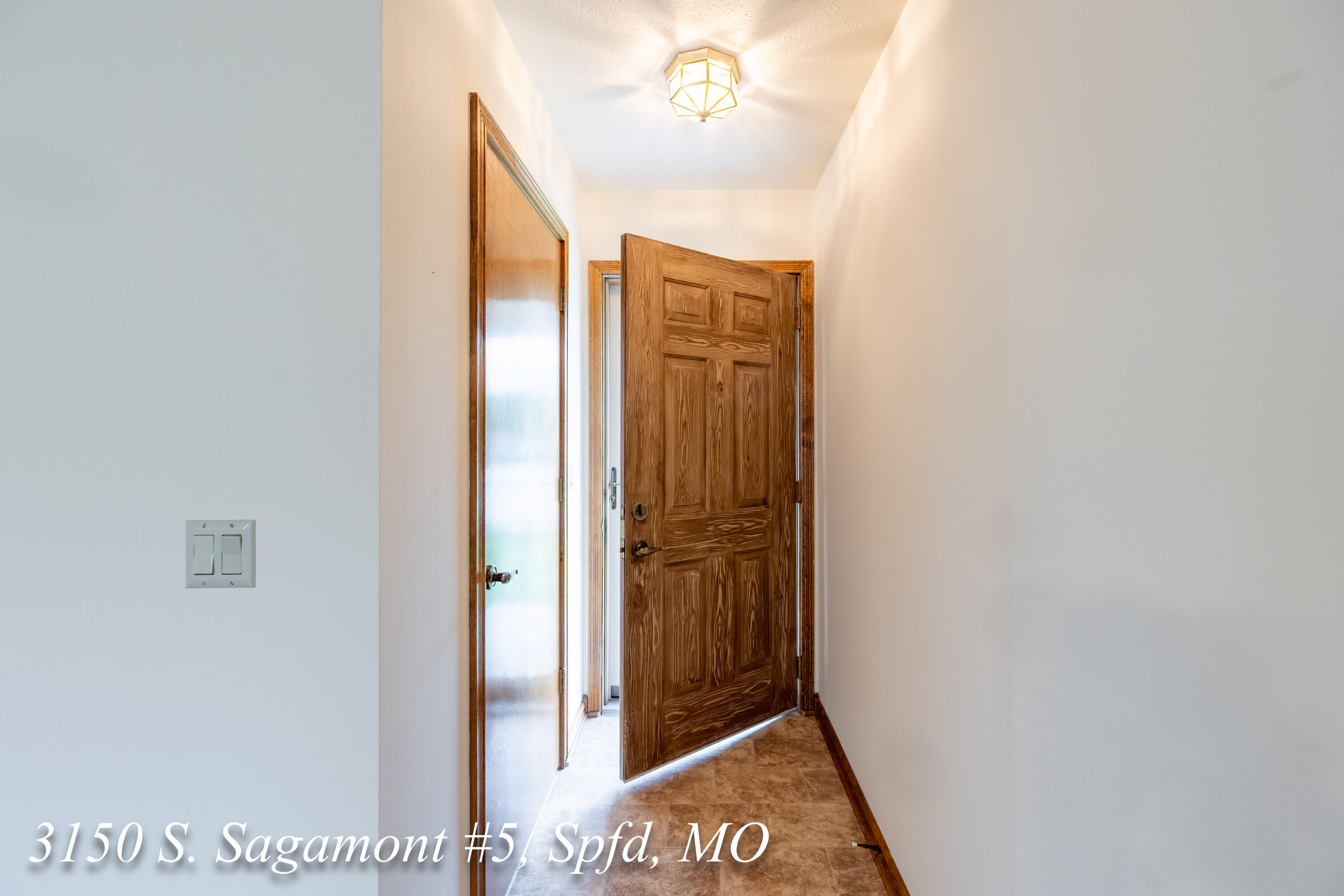 3150-5 South Sagamont Avenue Property Photo 3